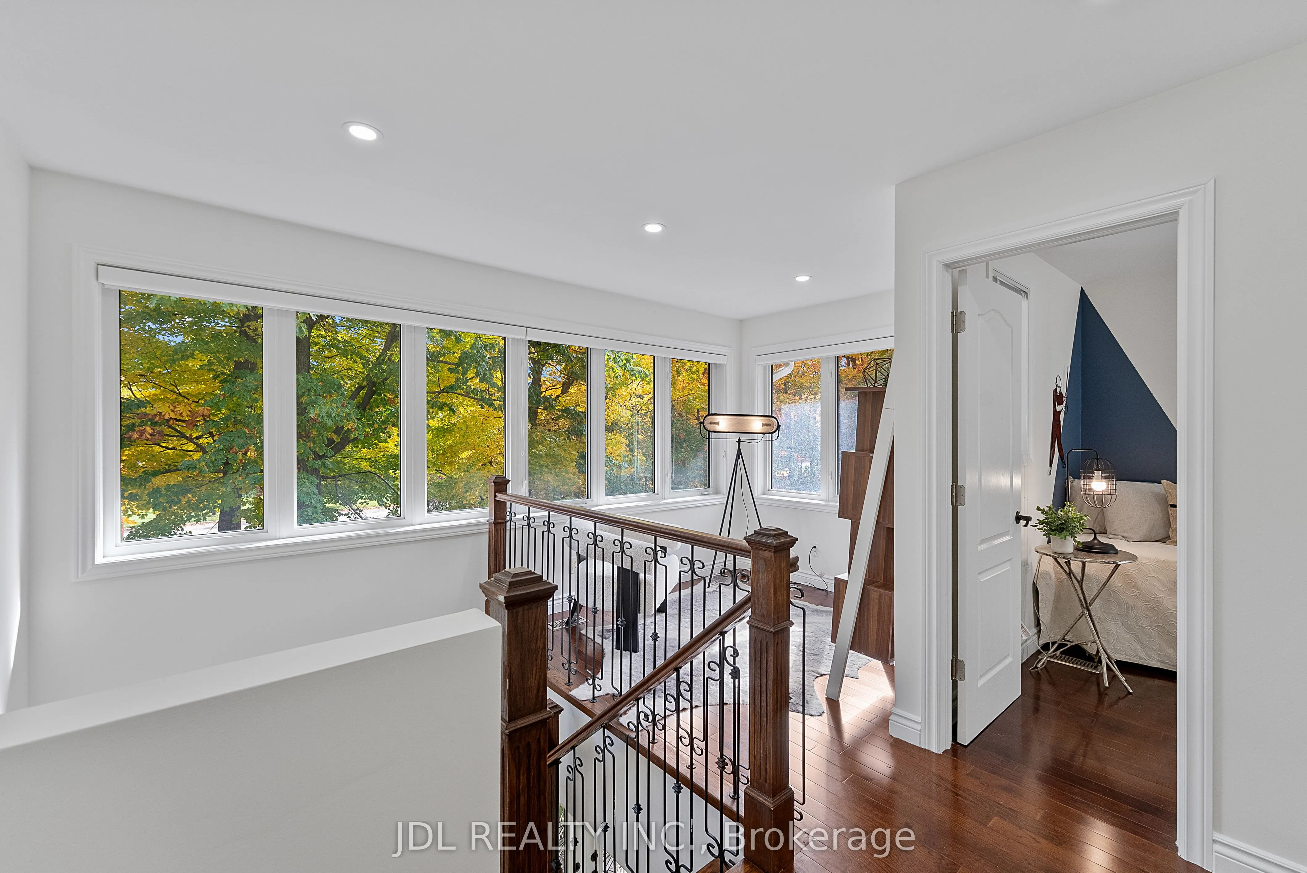 1859 Lincoln Green Close