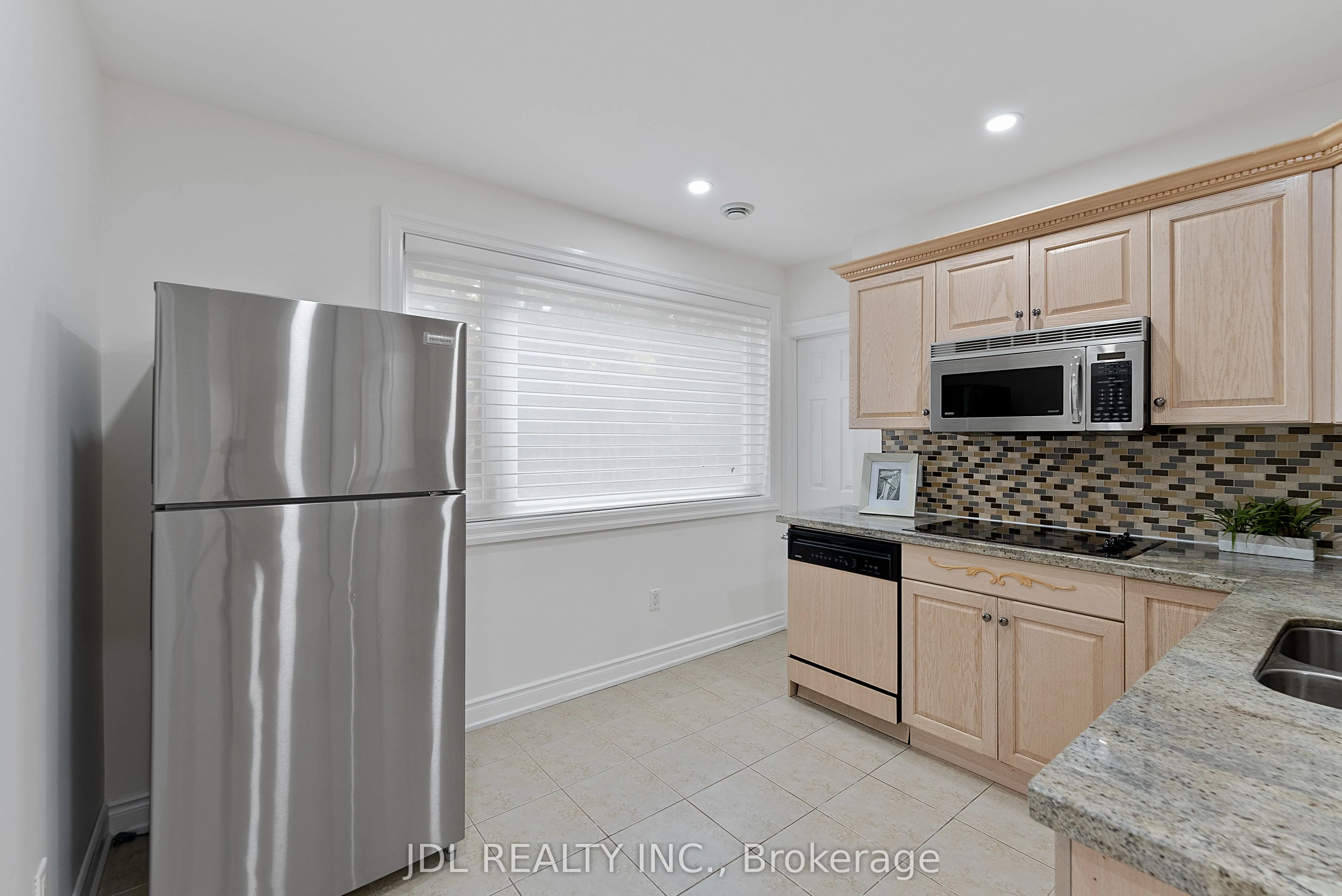 1859 Lincoln Green Close