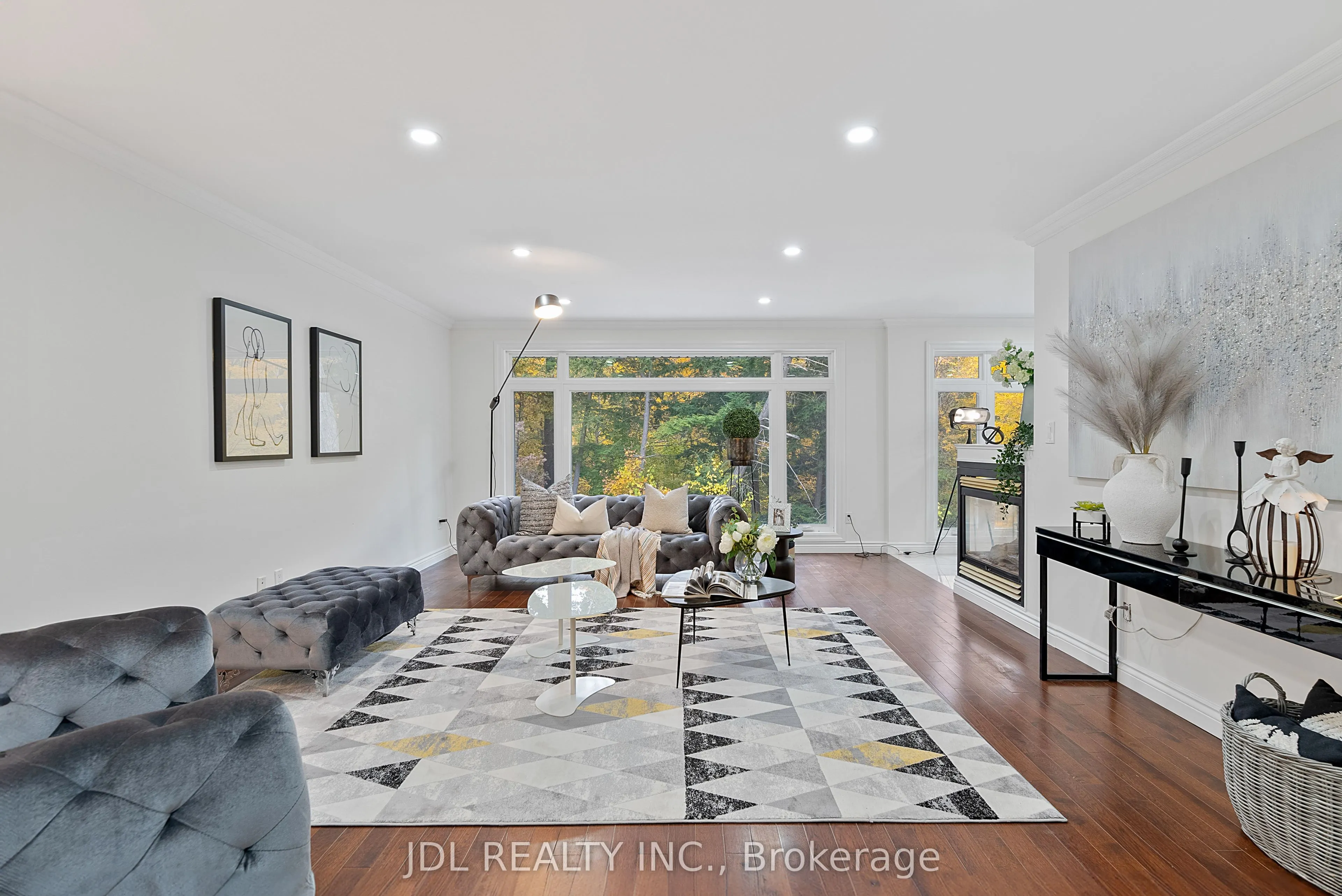 1859 Lincoln Green Close