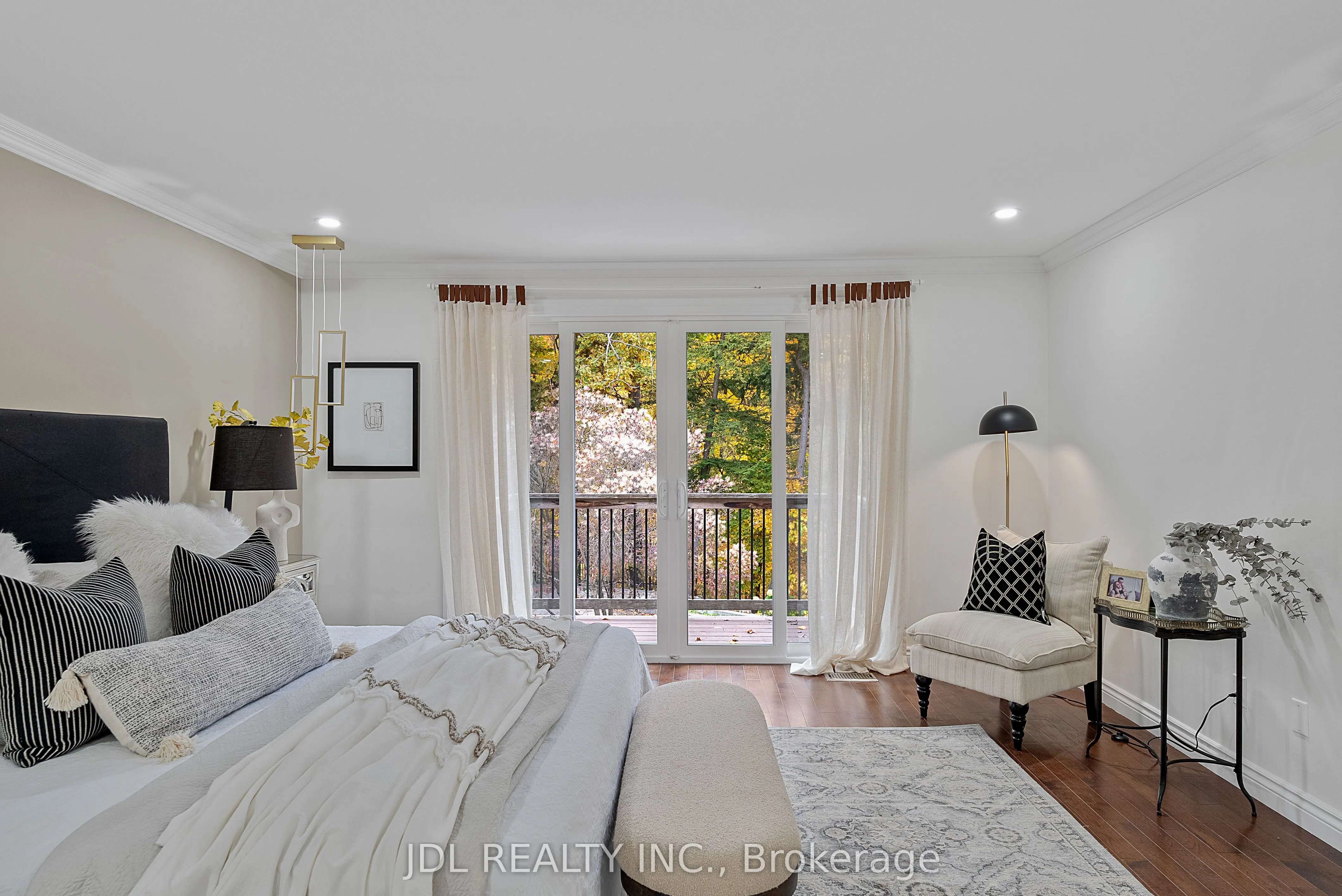 1859 Lincoln Green Close