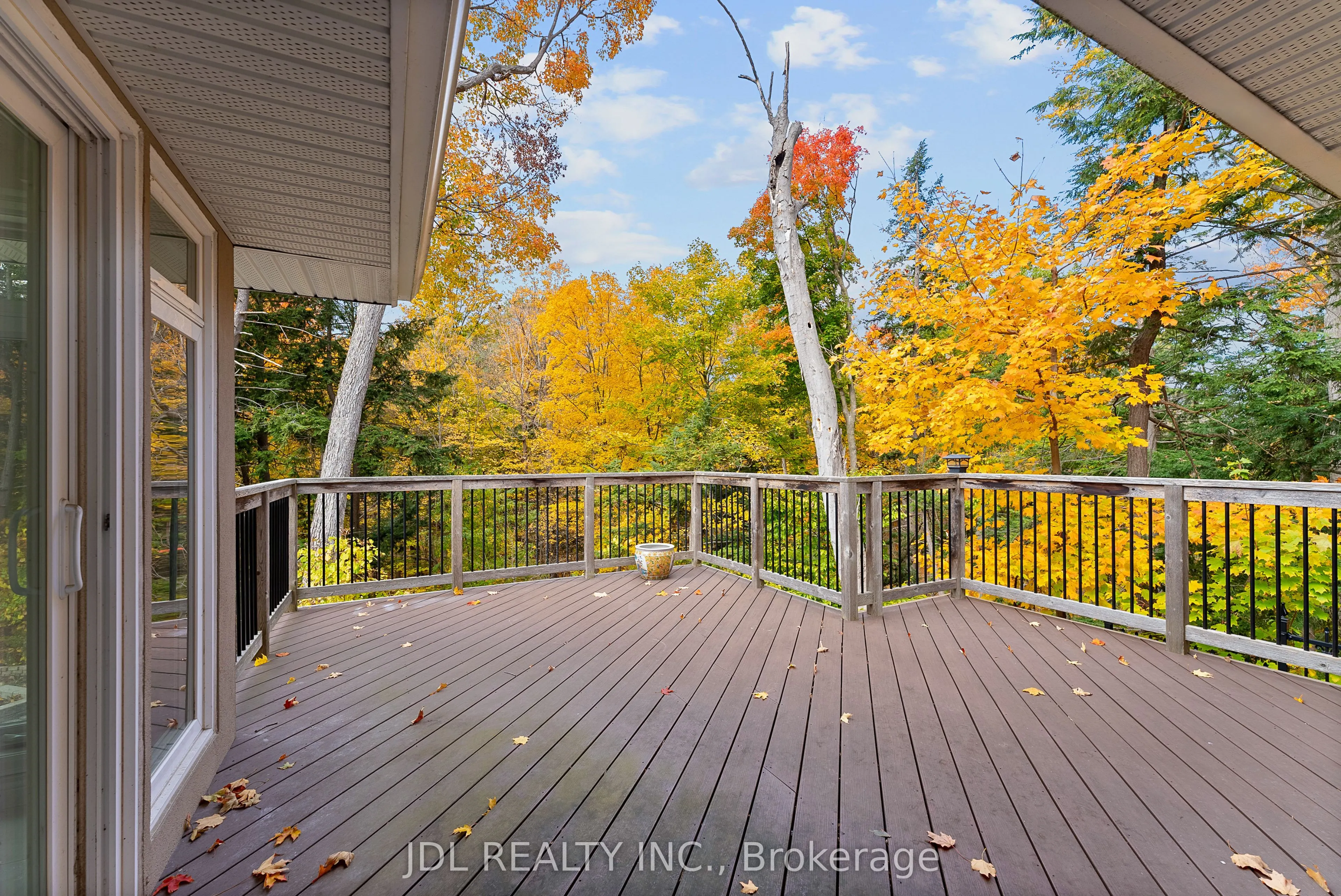 1859 Lincoln Green Close