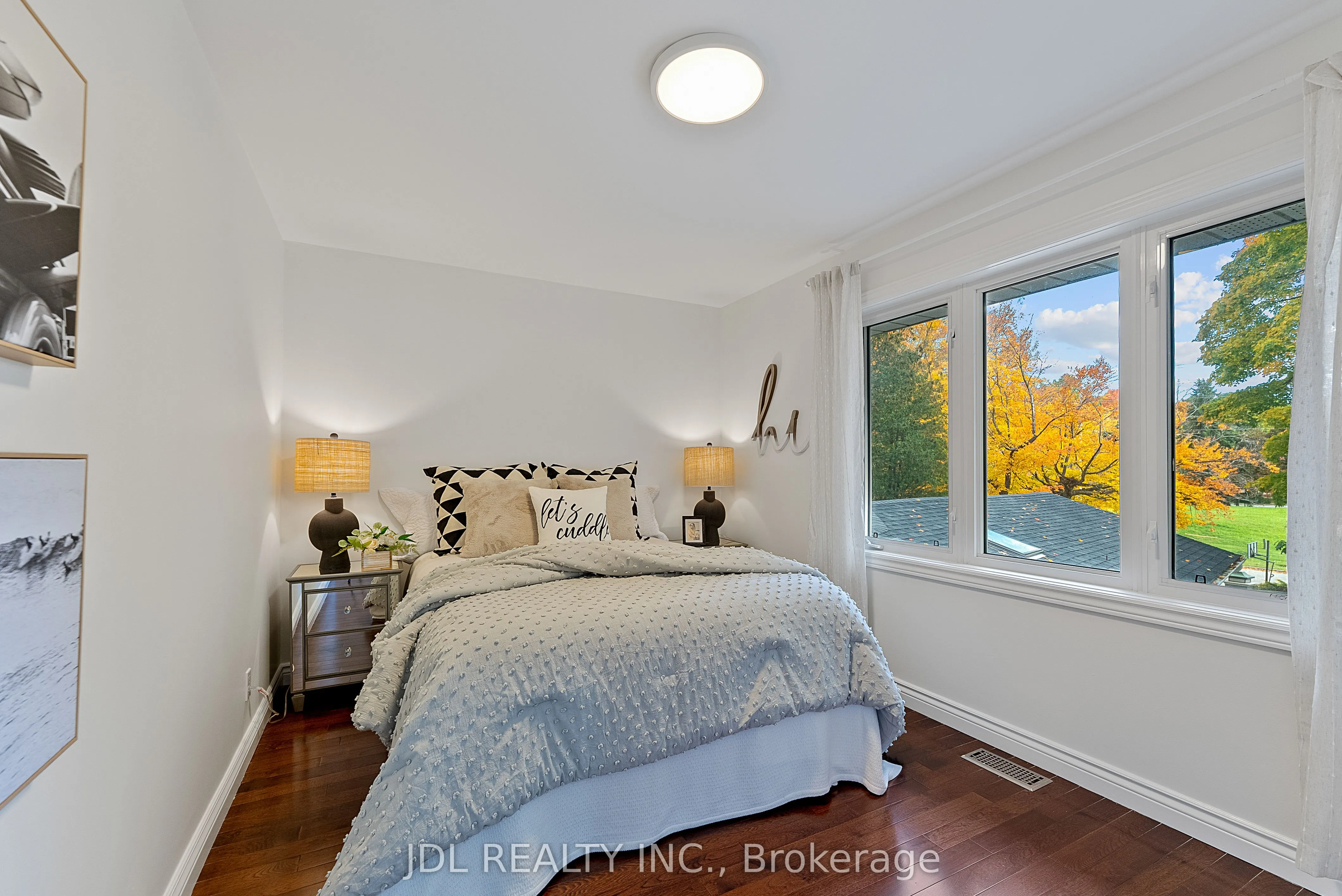 1859 Lincoln Green Close