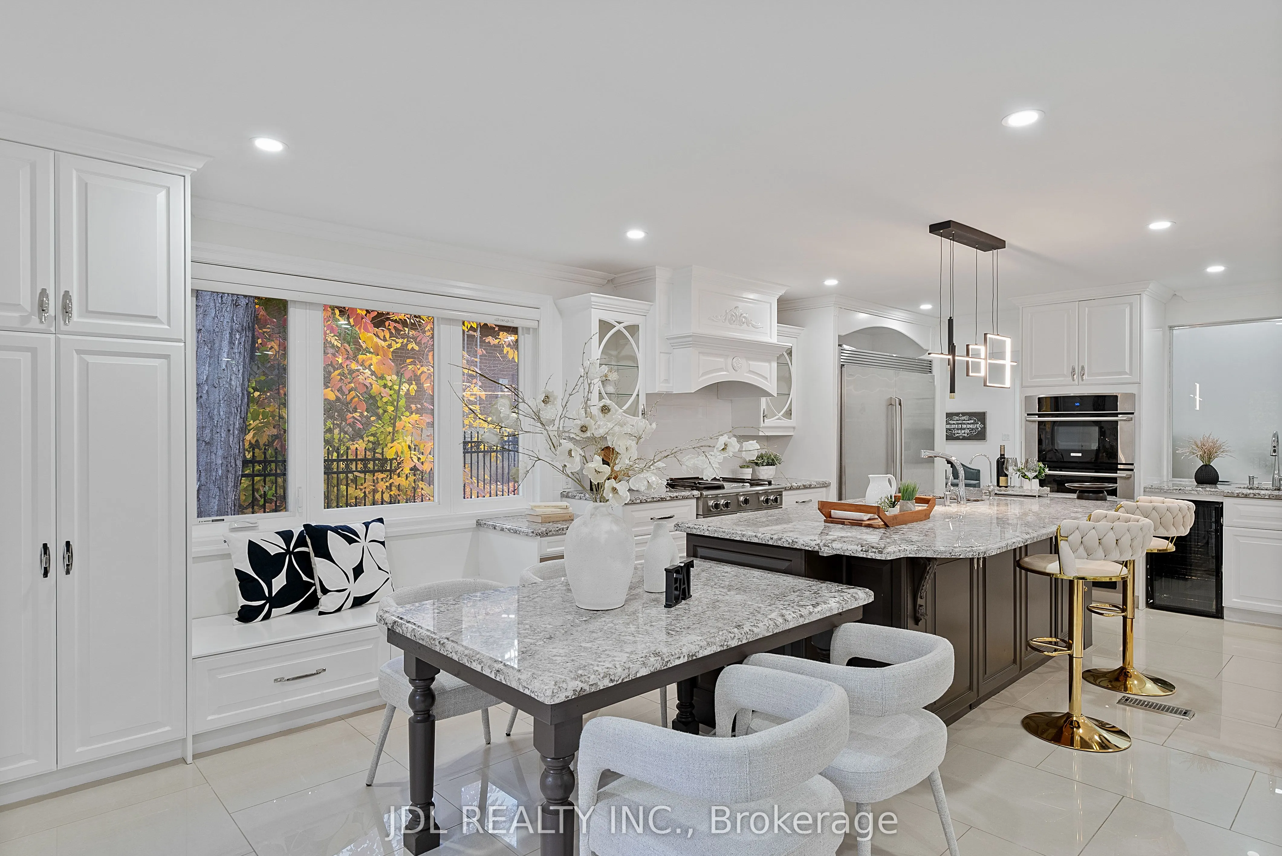 1859 Lincoln Green Close