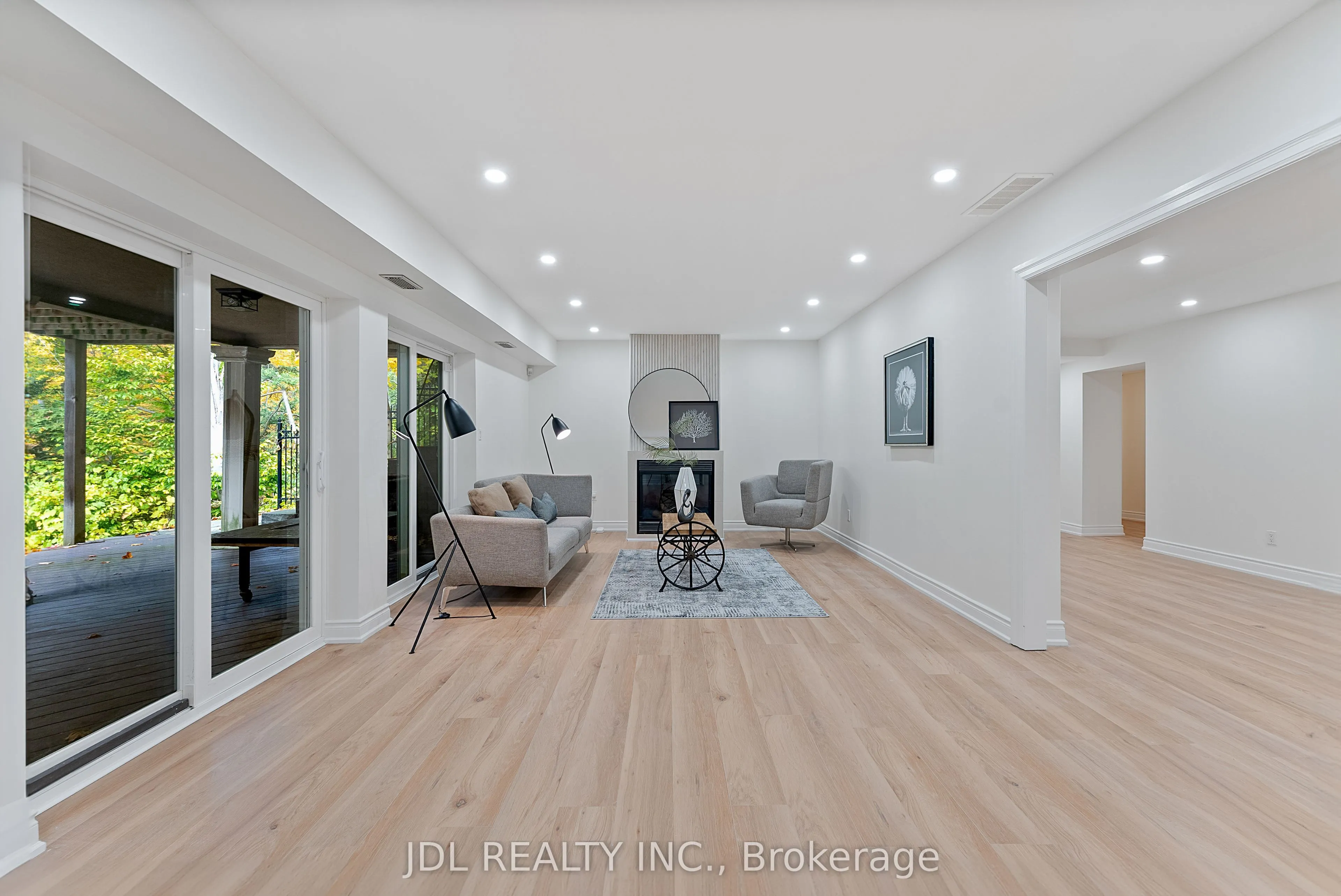 1859 Lincoln Green Close