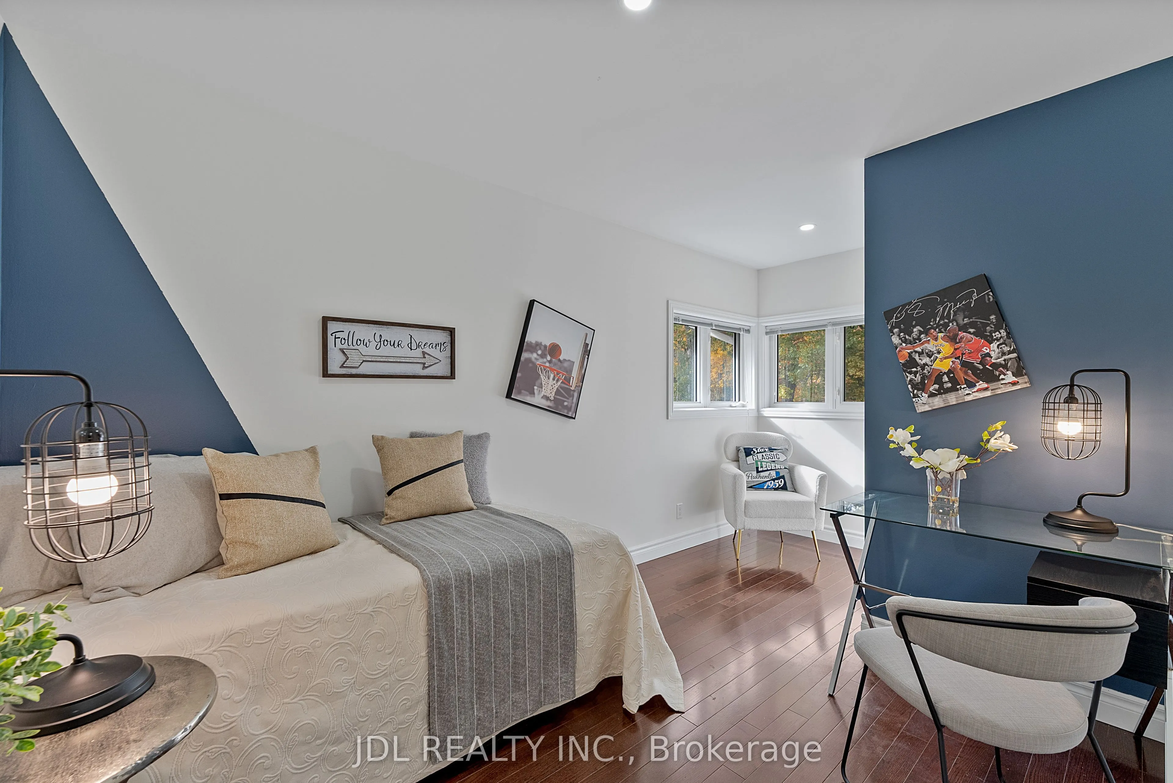 1859 Lincoln Green Close