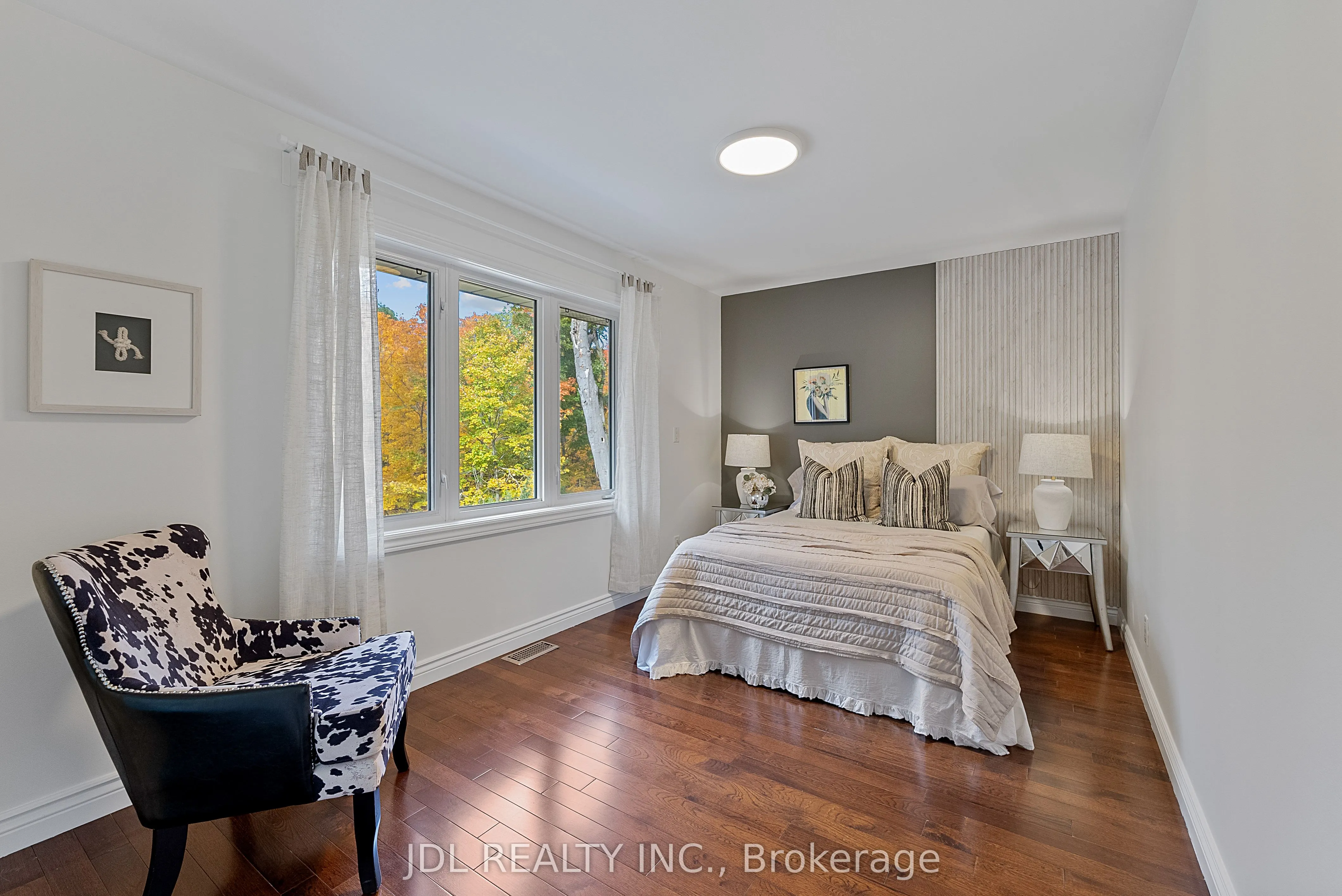 1859 Lincoln Green Close