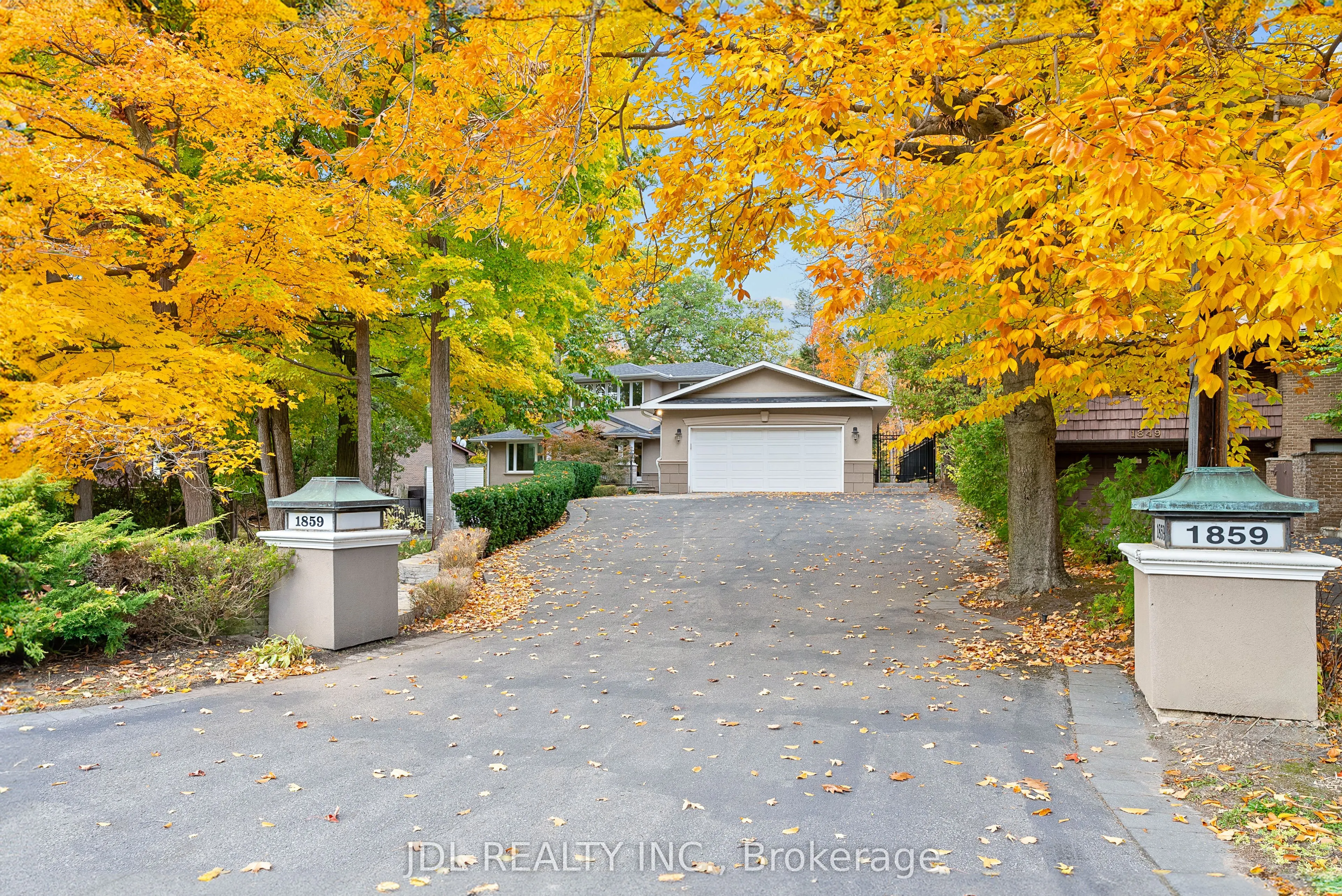 1859 Lincoln Green Close