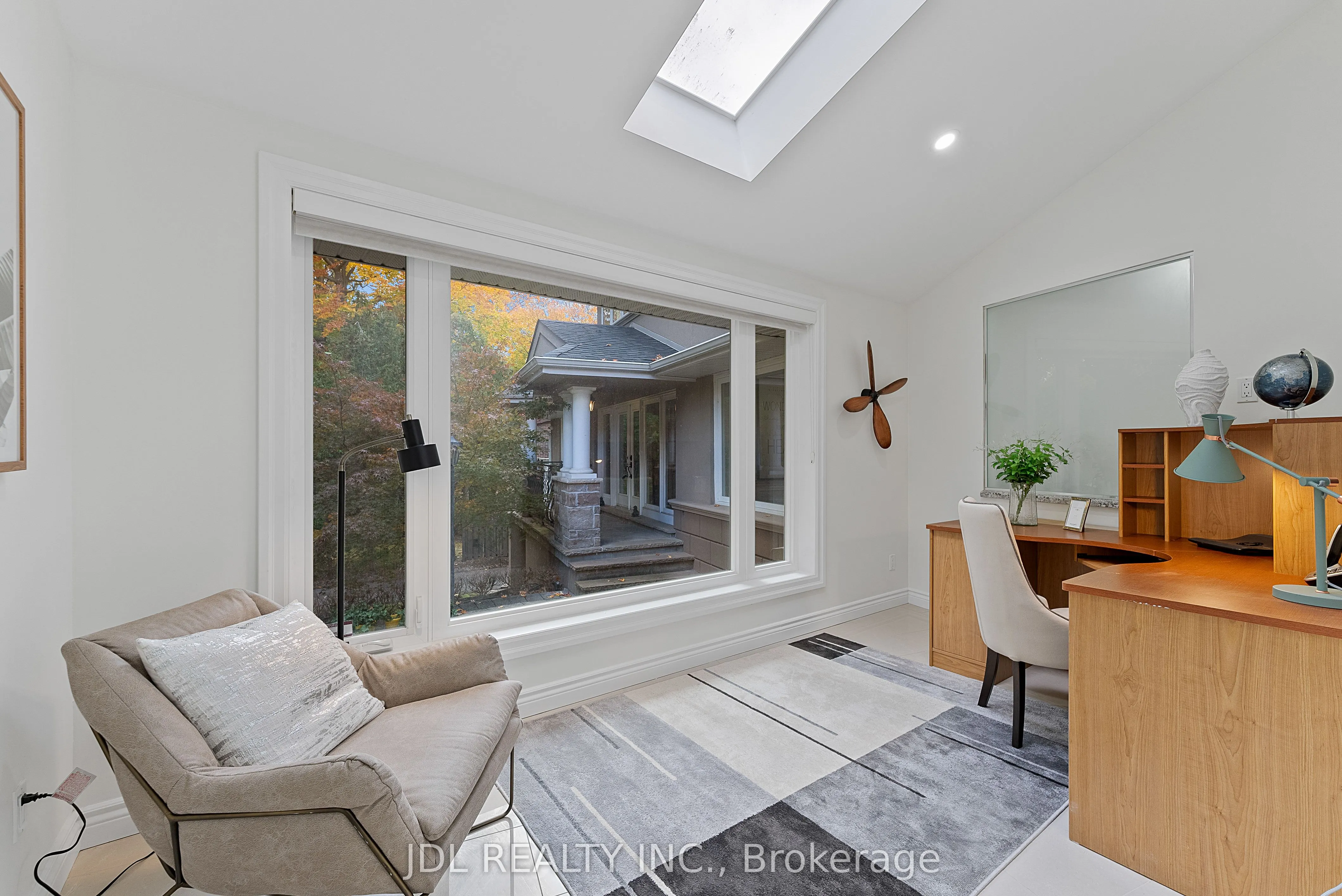 1859 Lincoln Green Close