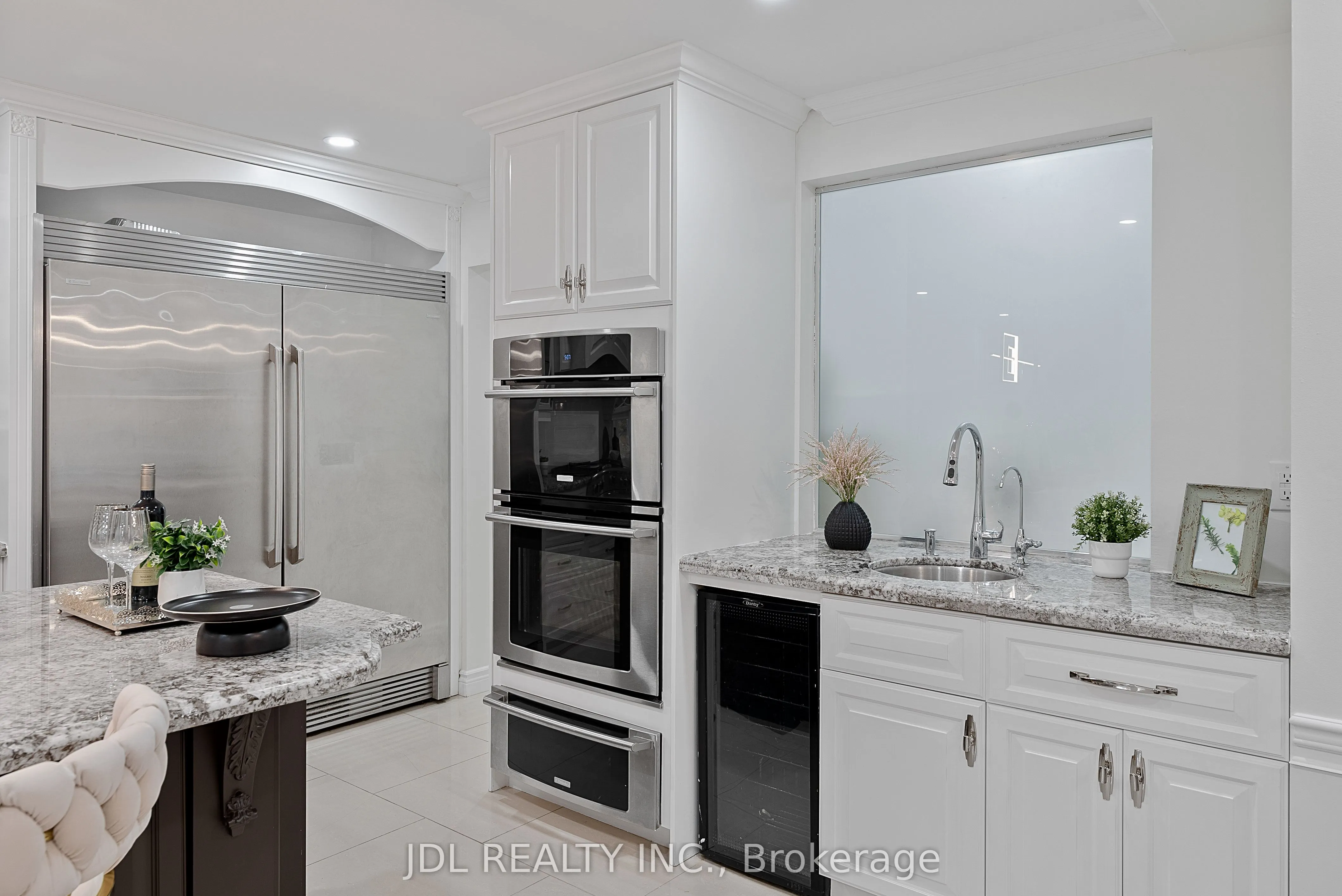 1859 Lincoln Green Close