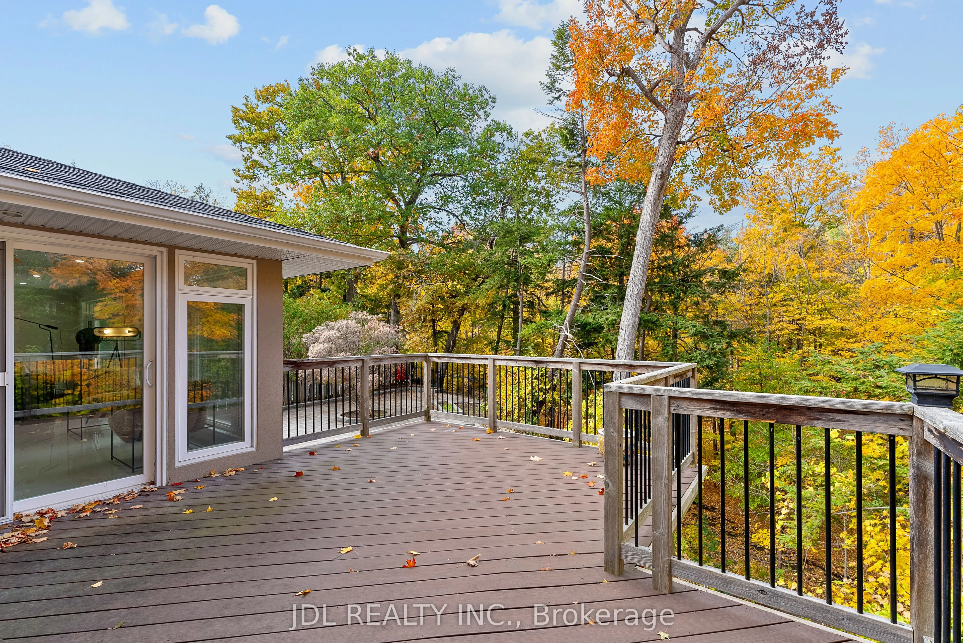 1859 Lincoln Green Close