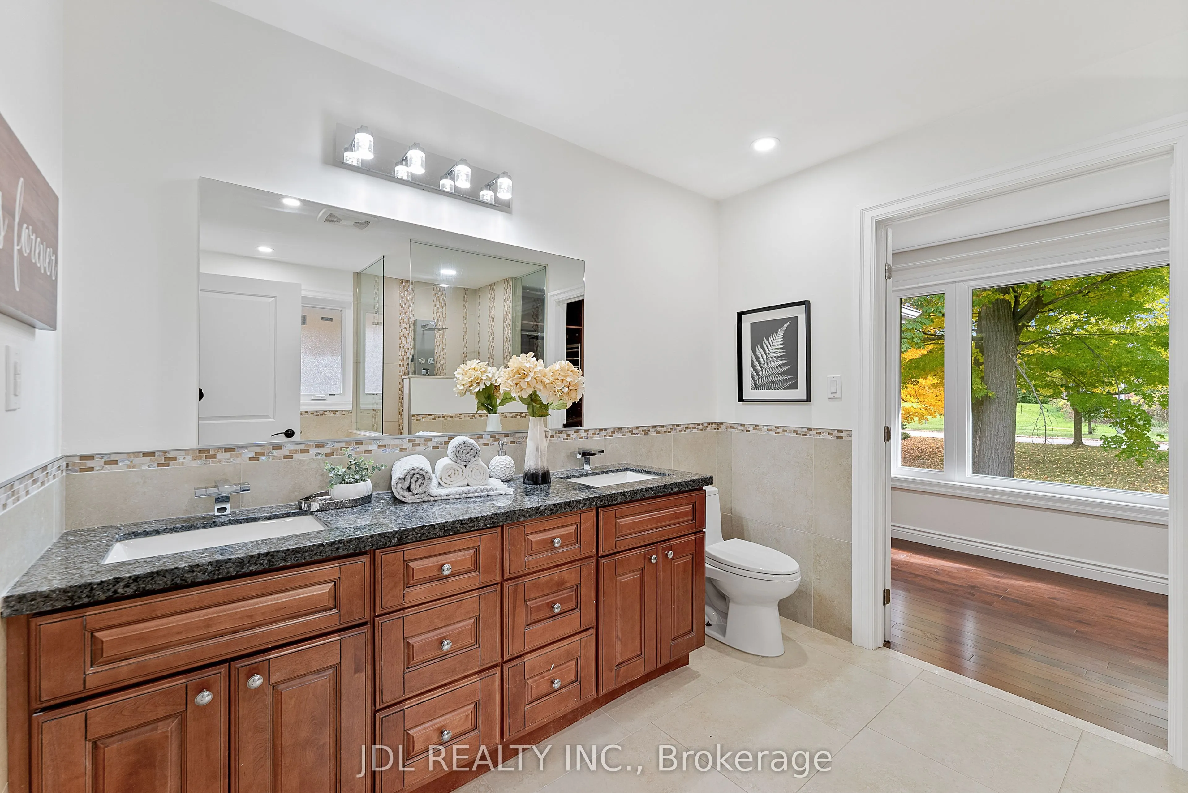 1859 Lincoln Green Close