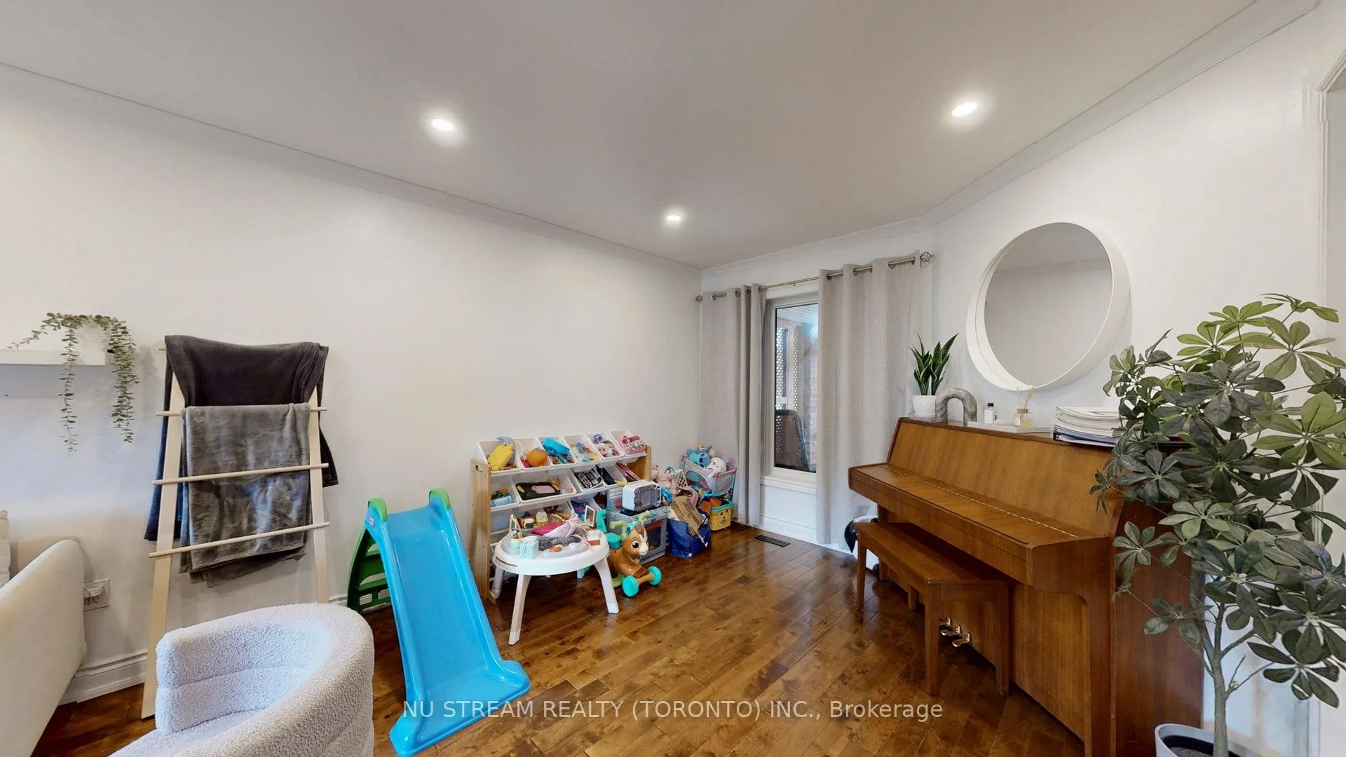 3926 Hazelridge Road