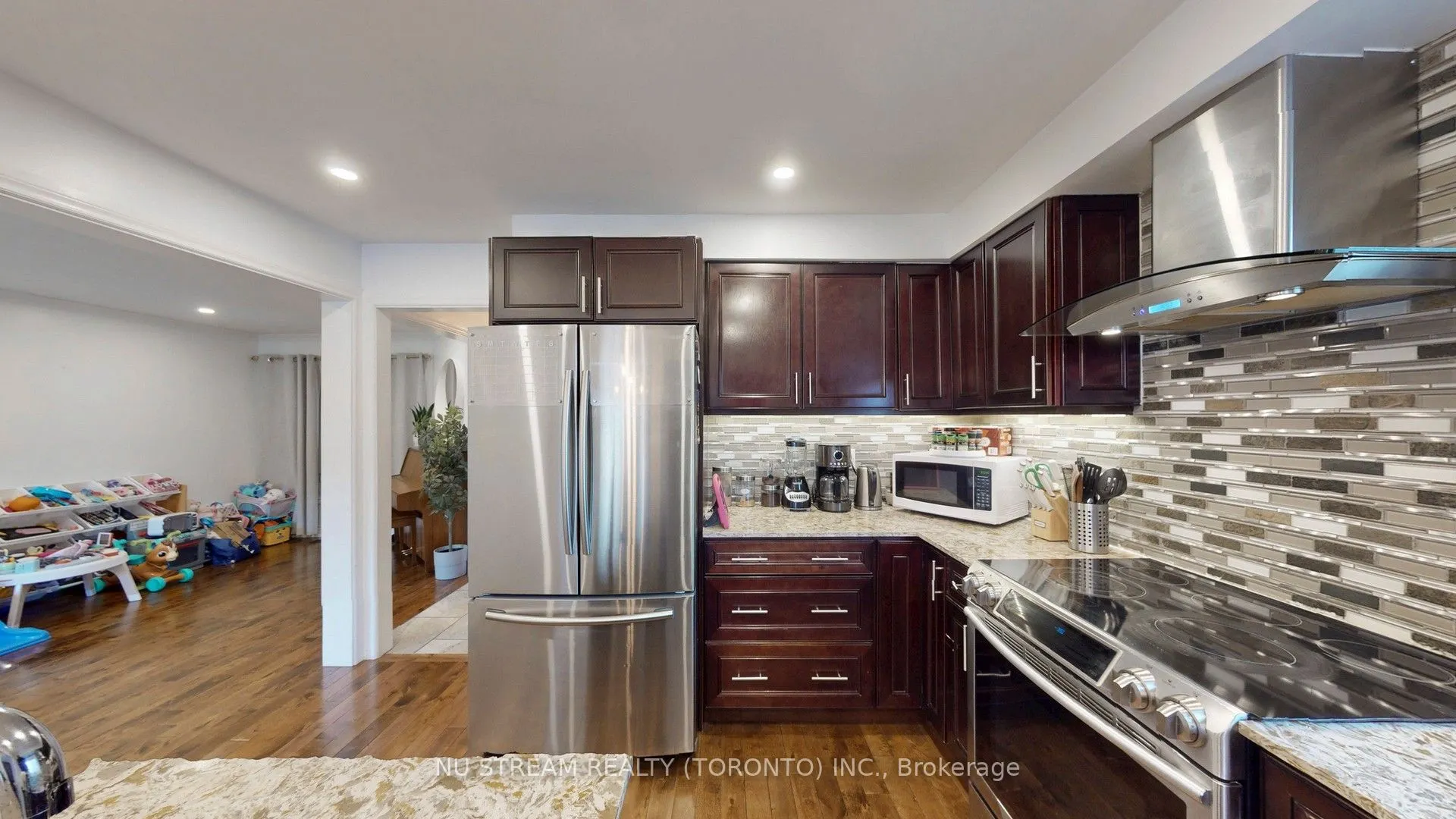 3926 Hazelridge Road