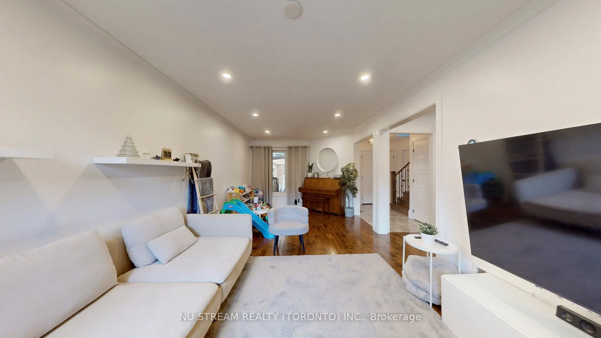 3926 Hazelridge Road