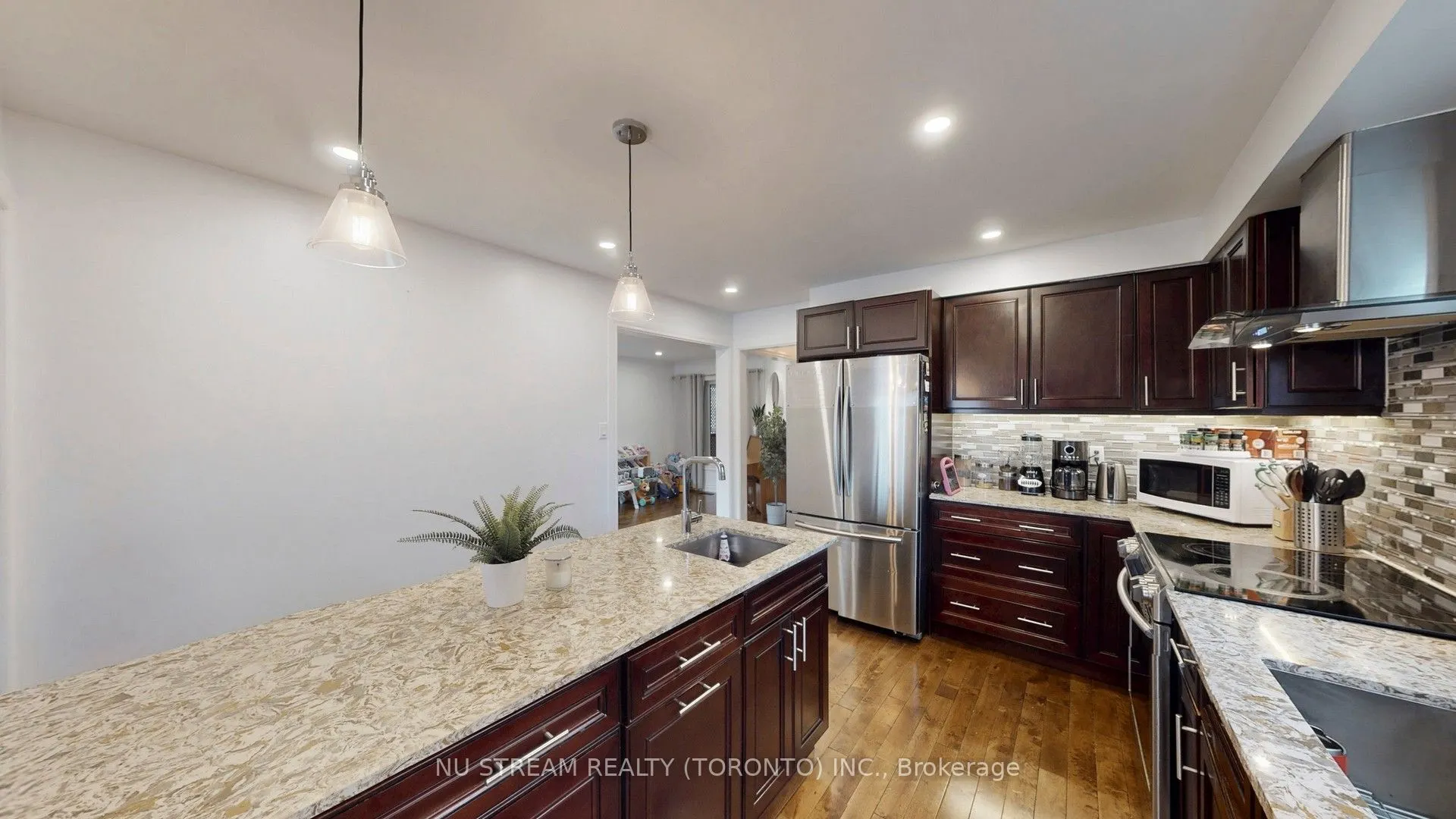 3926 Hazelridge Road