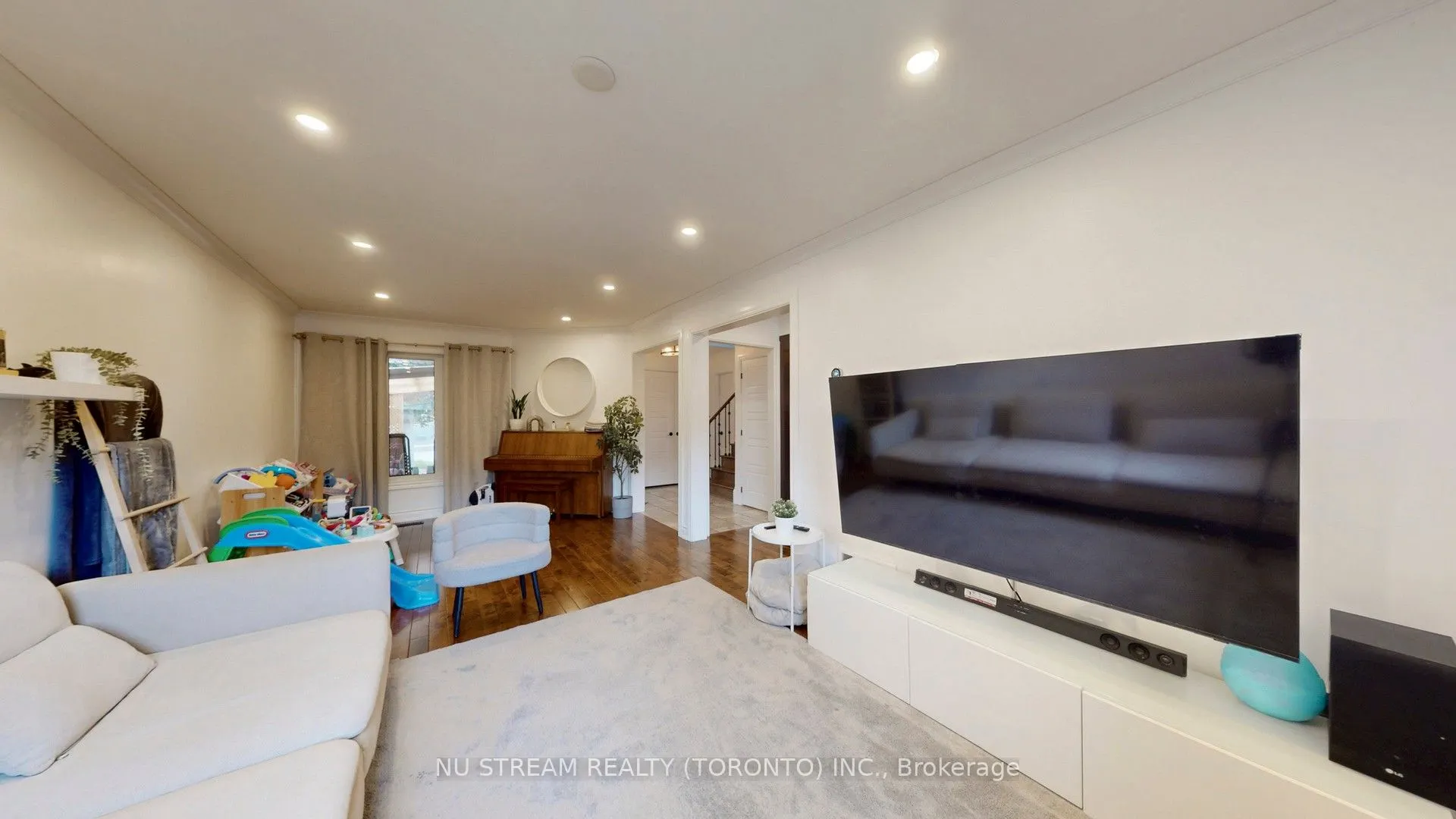 3926 Hazelridge Road