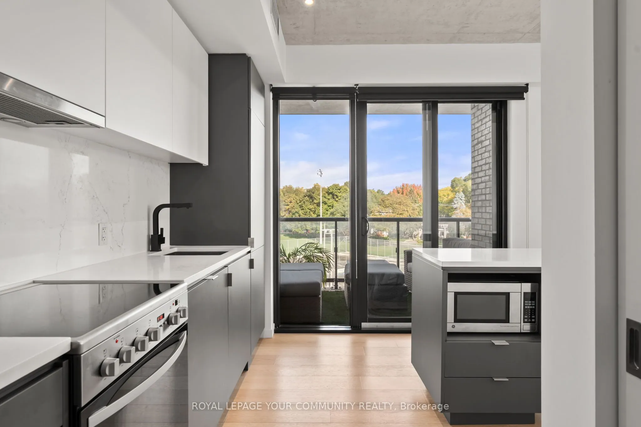 7 Smith Crescent, #325