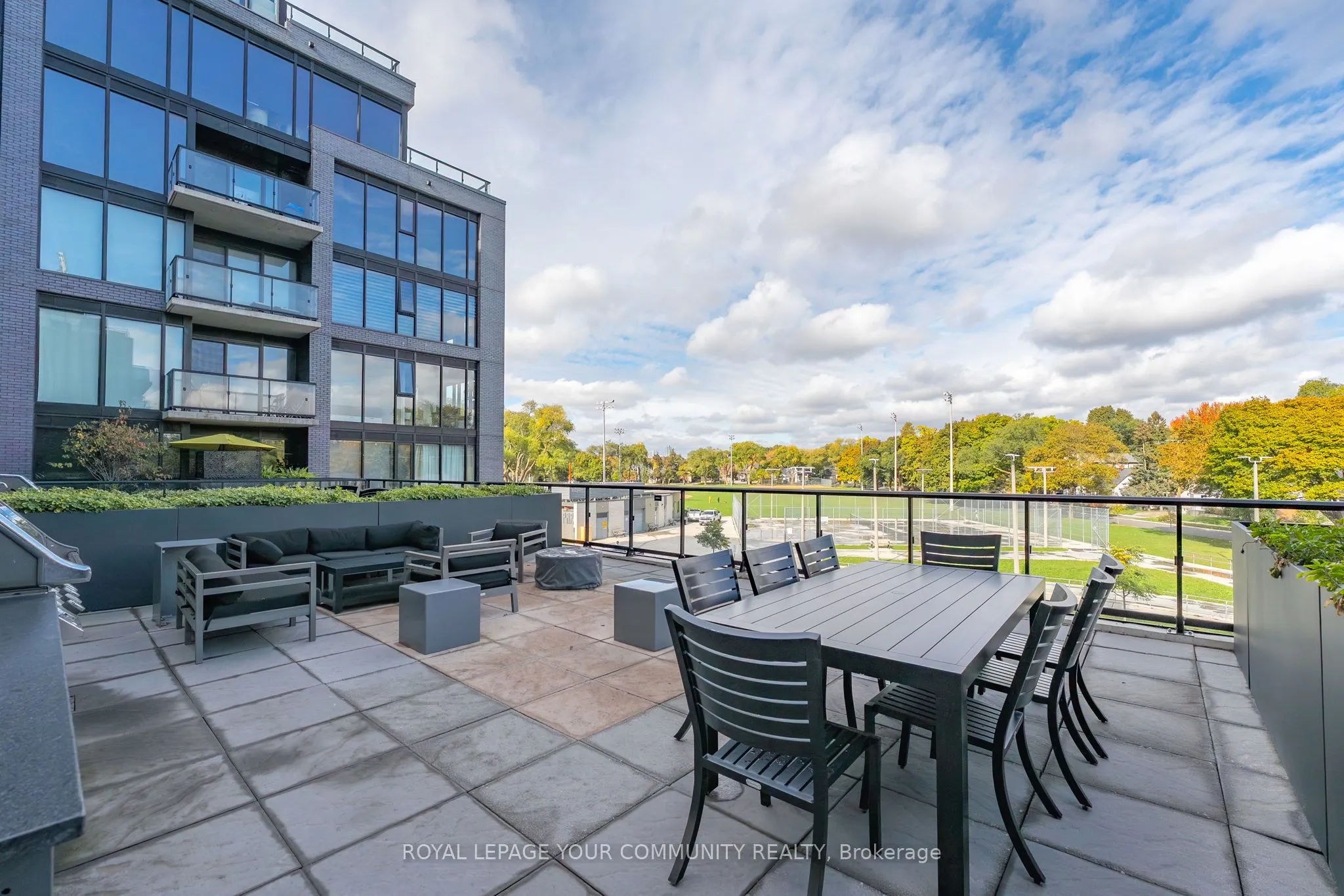 7 Smith Crescent, #325