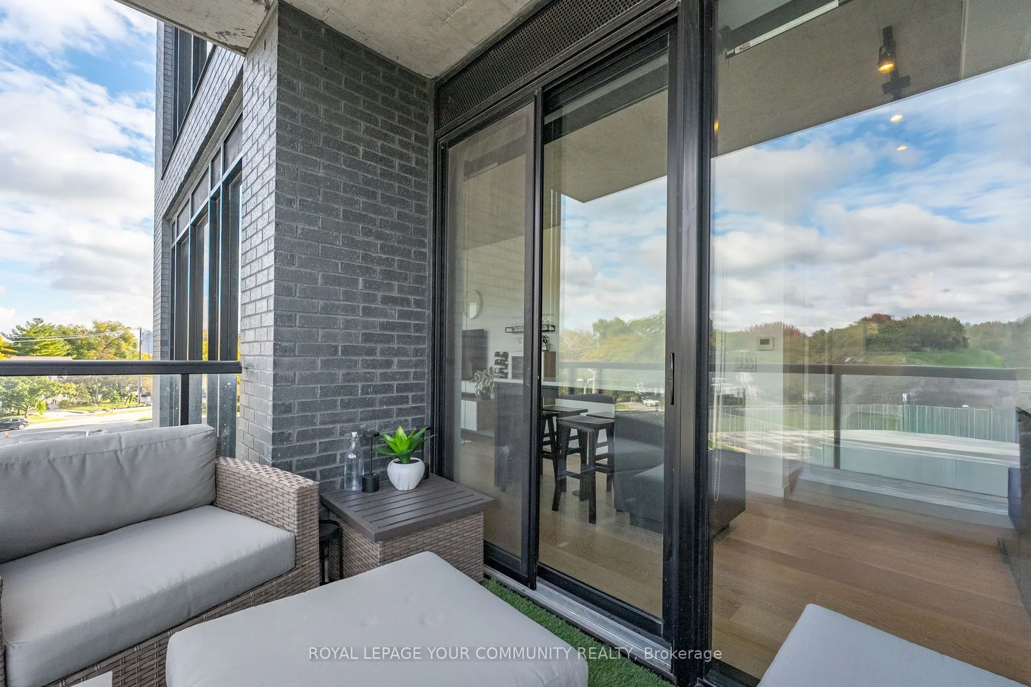 7 Smith Crescent, #325