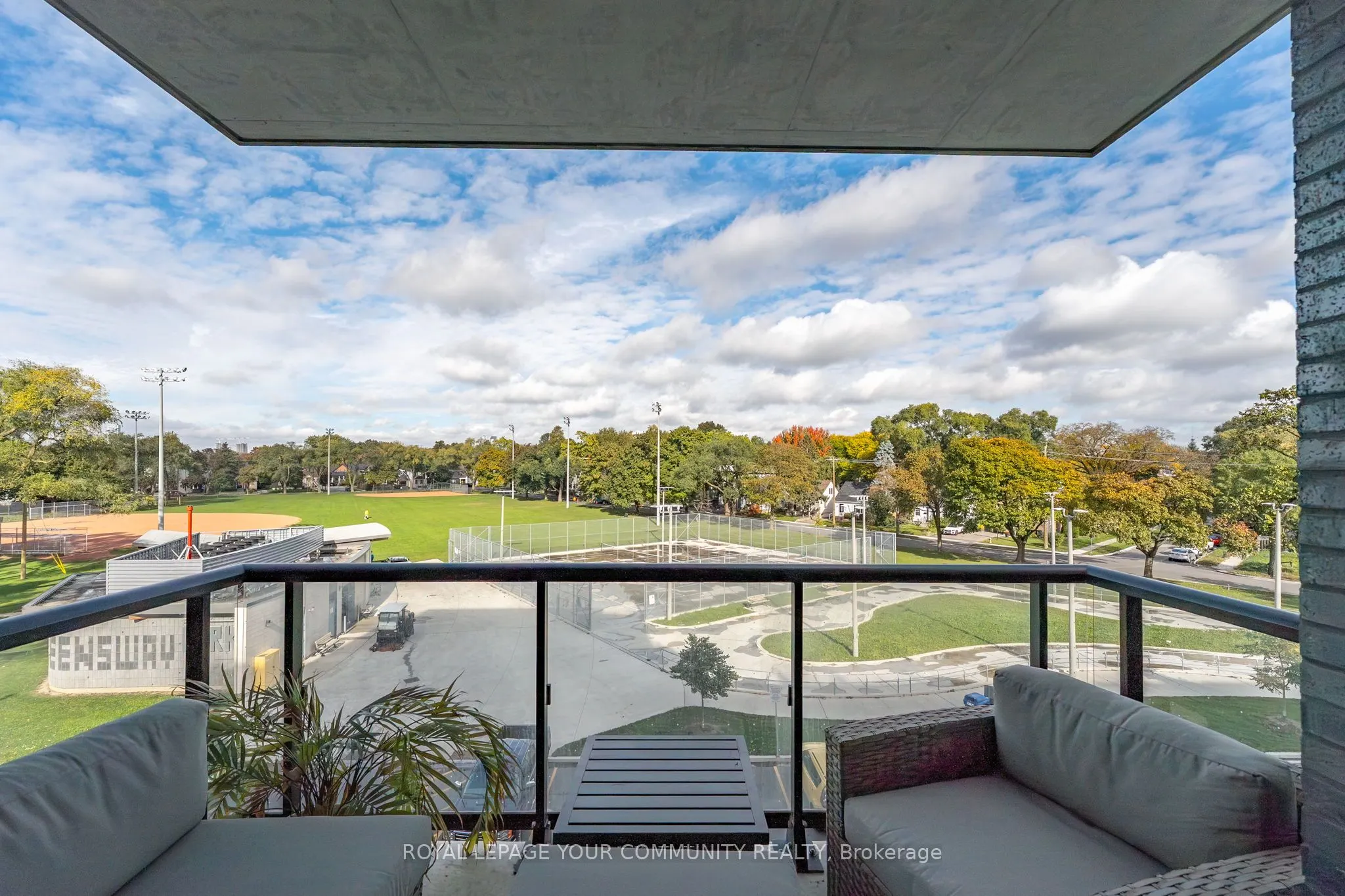 7 Smith Crescent, #325