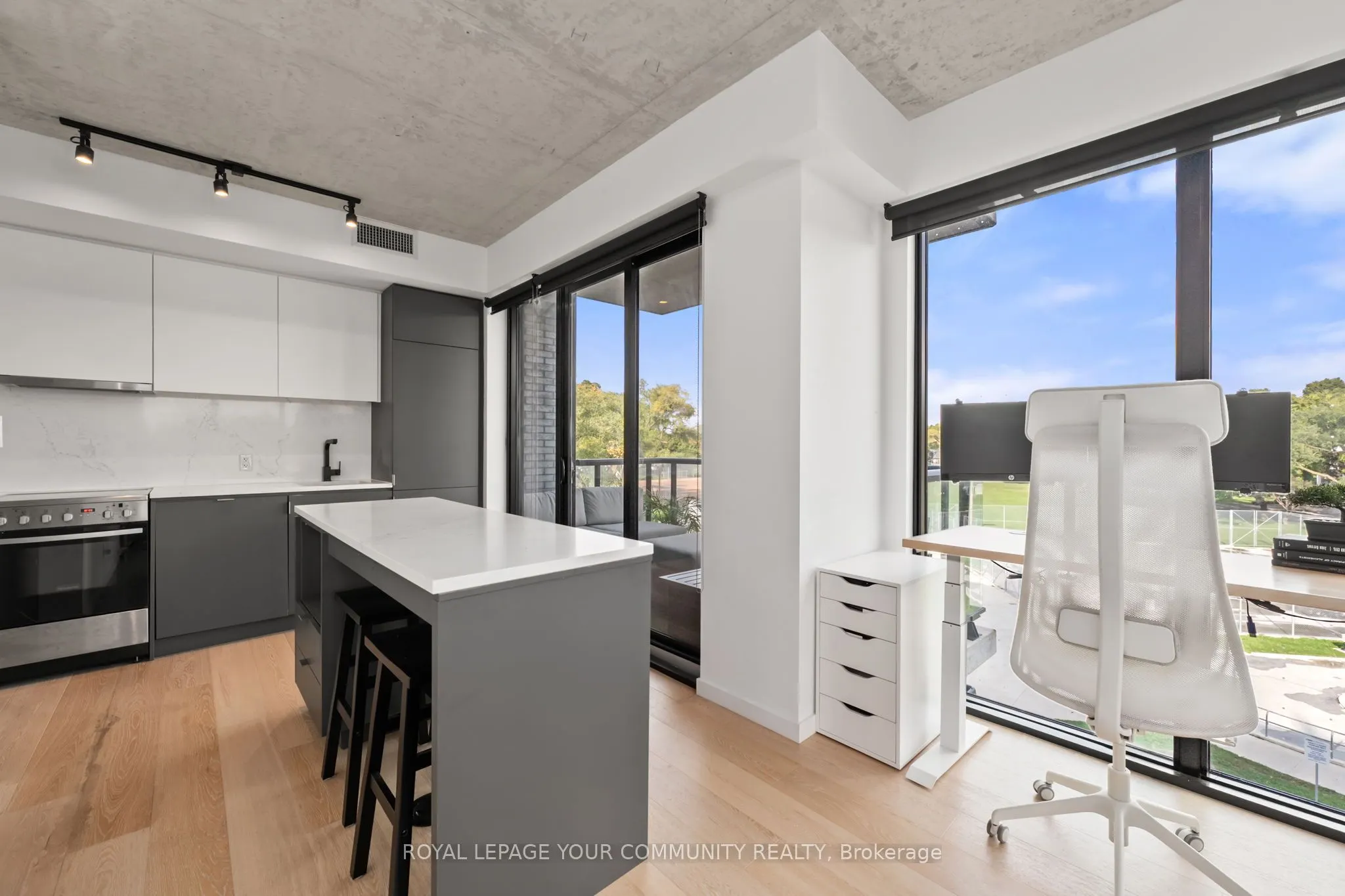 7 Smith Crescent, #325