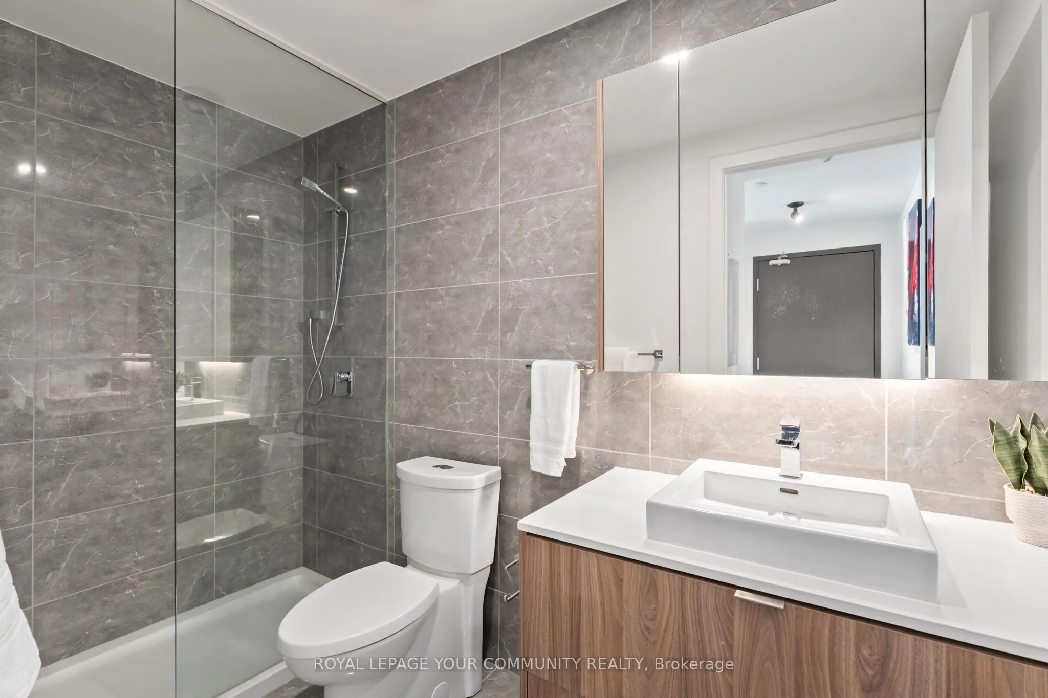 7 Smith Crescent, #325