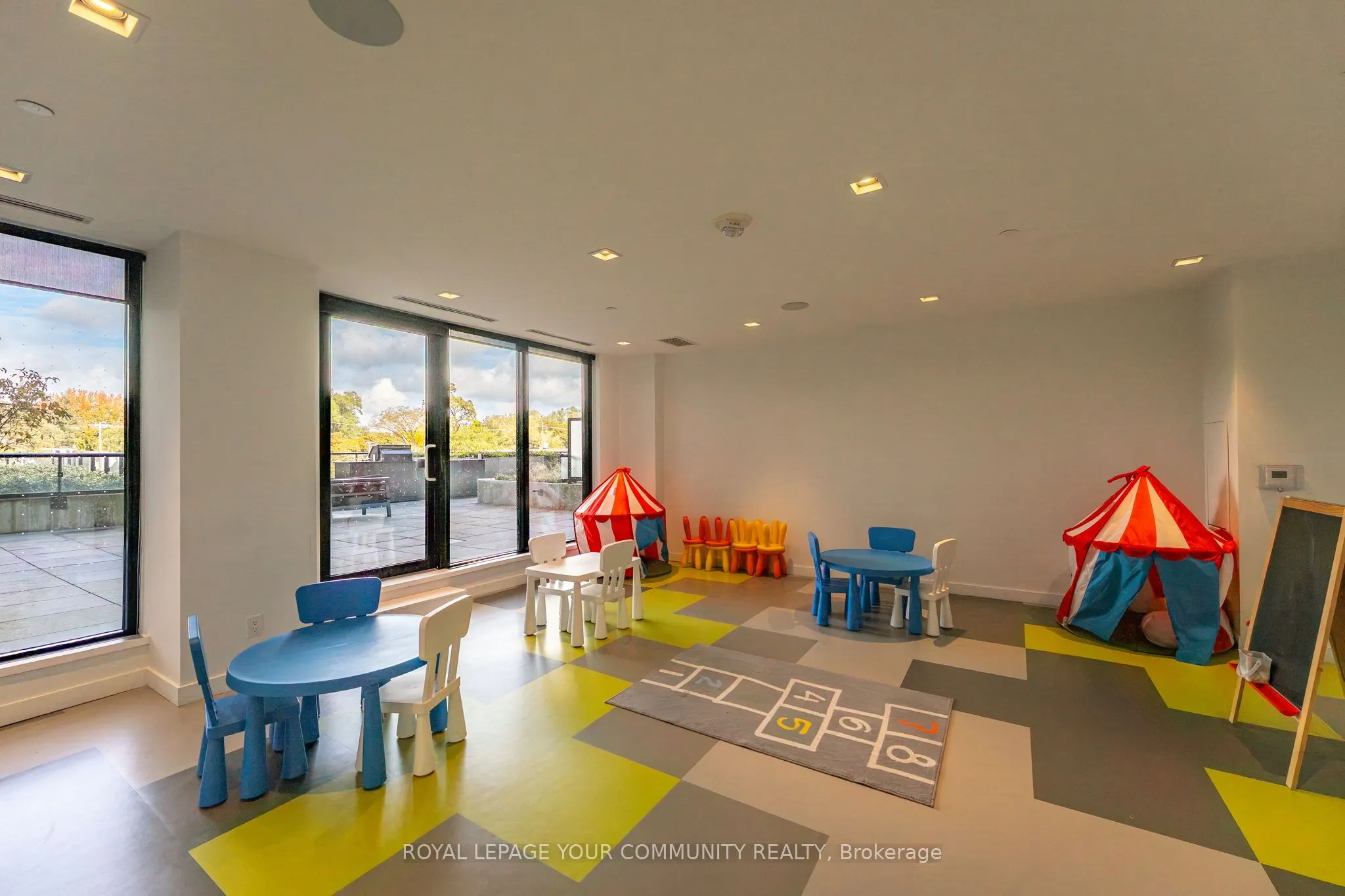 7 Smith Crescent, #325