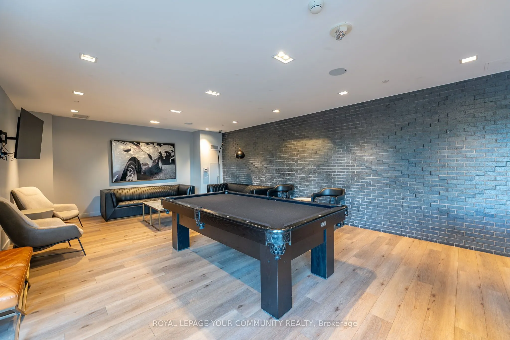 7 Smith Crescent, #325