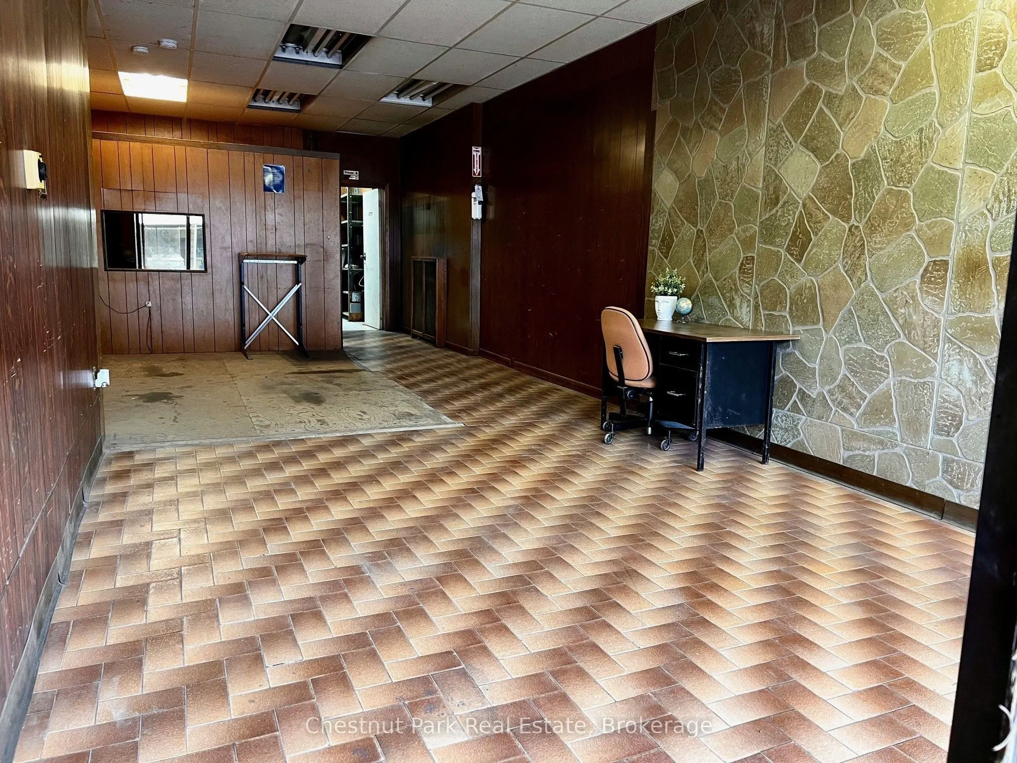 3280 Dundas Street W