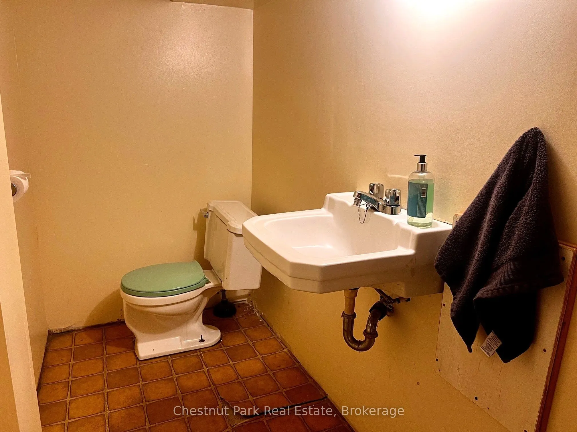 3280 Dundas Street W