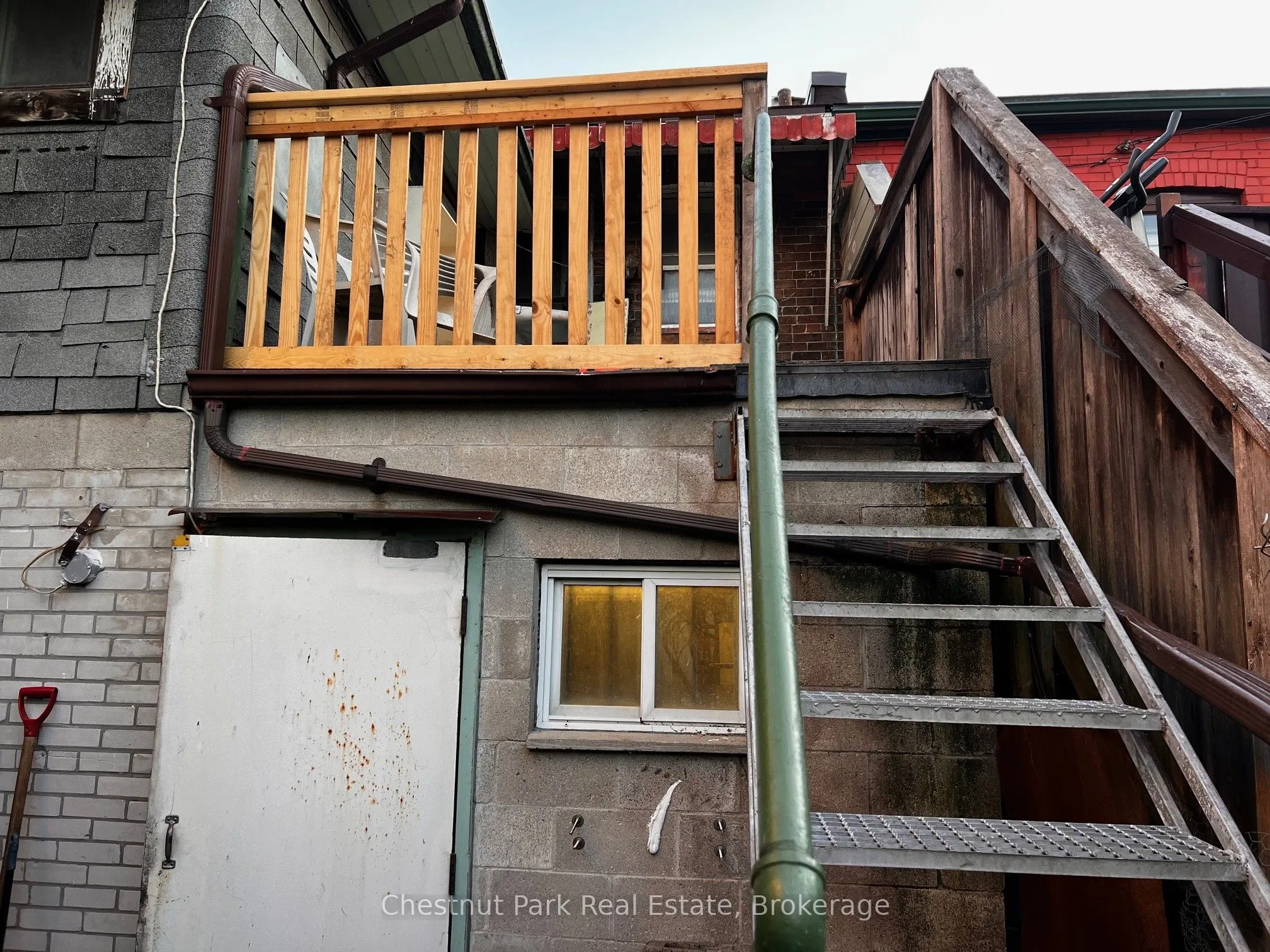 3280 Dundas Street W