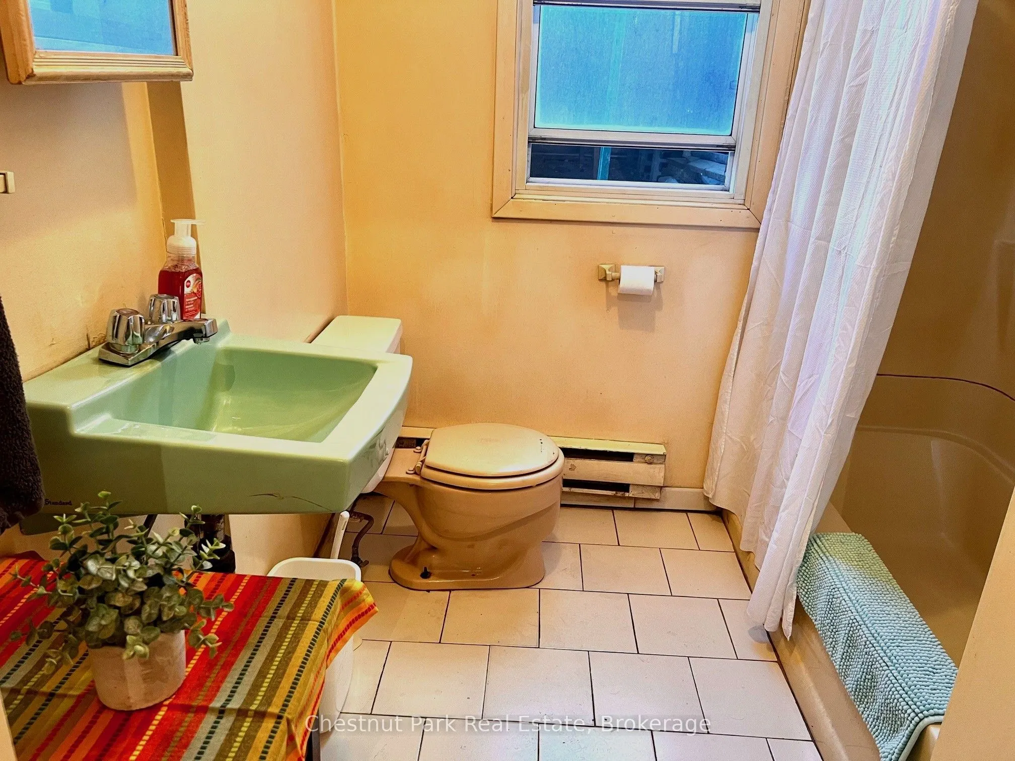 3280 Dundas Street W