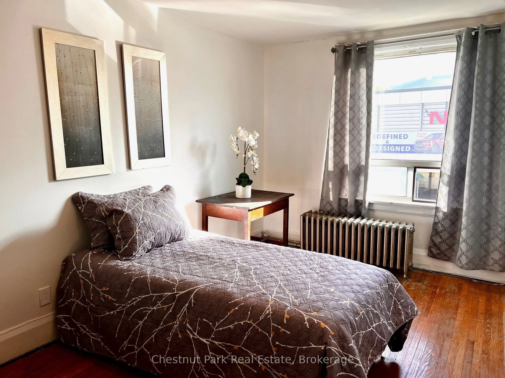 3280 Dundas Street W