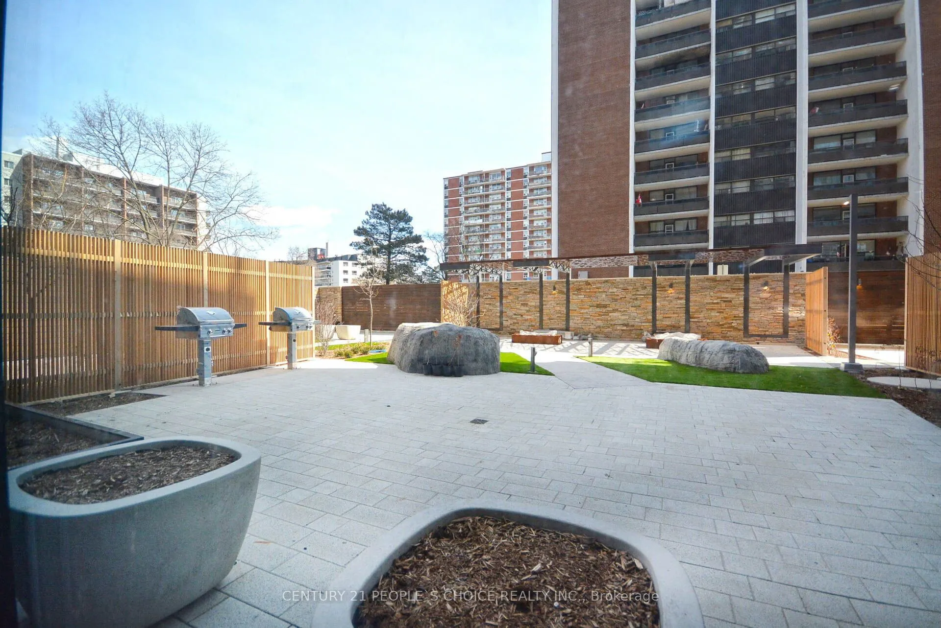 21 Park Street E, #915