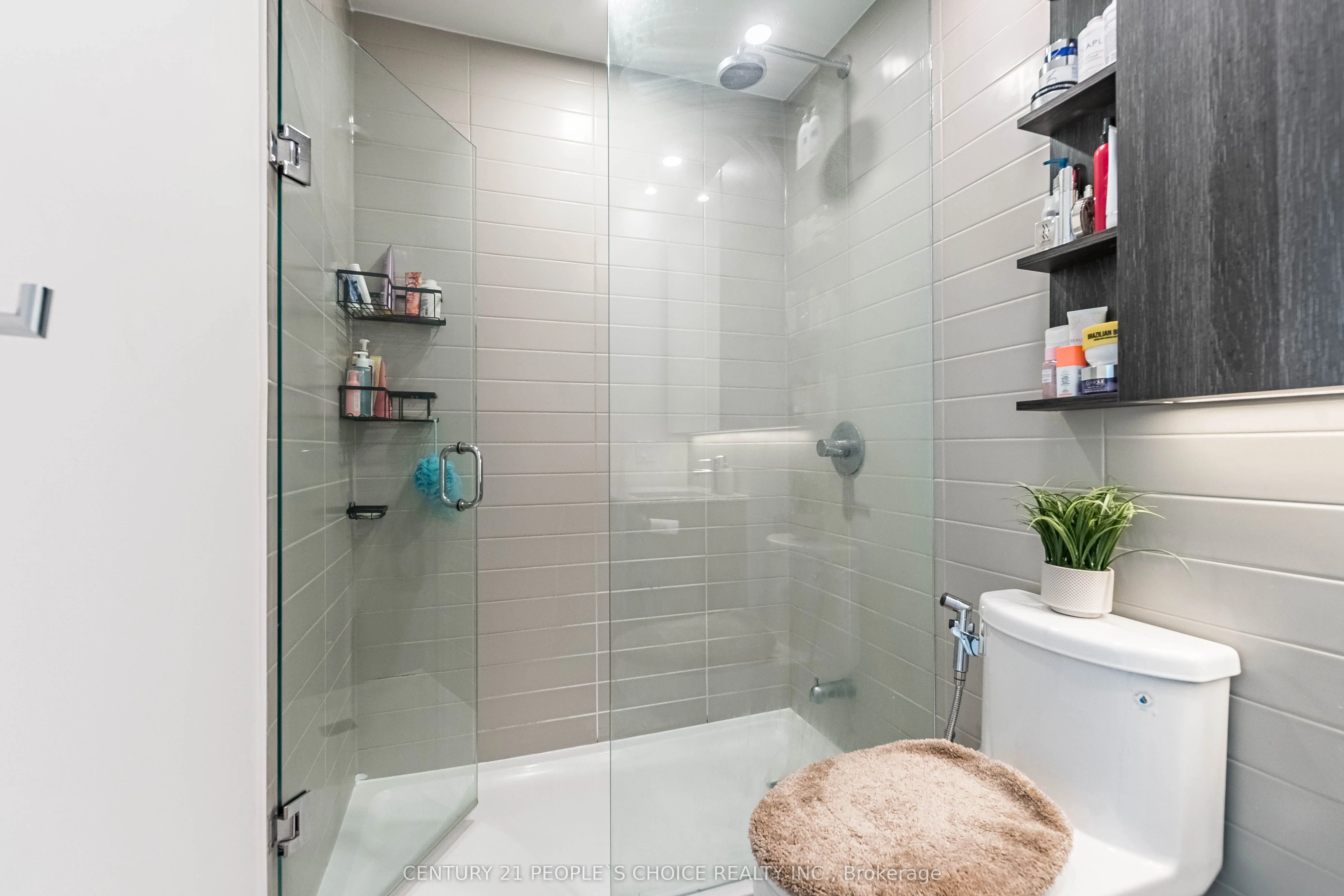 21 Park Street E, #915