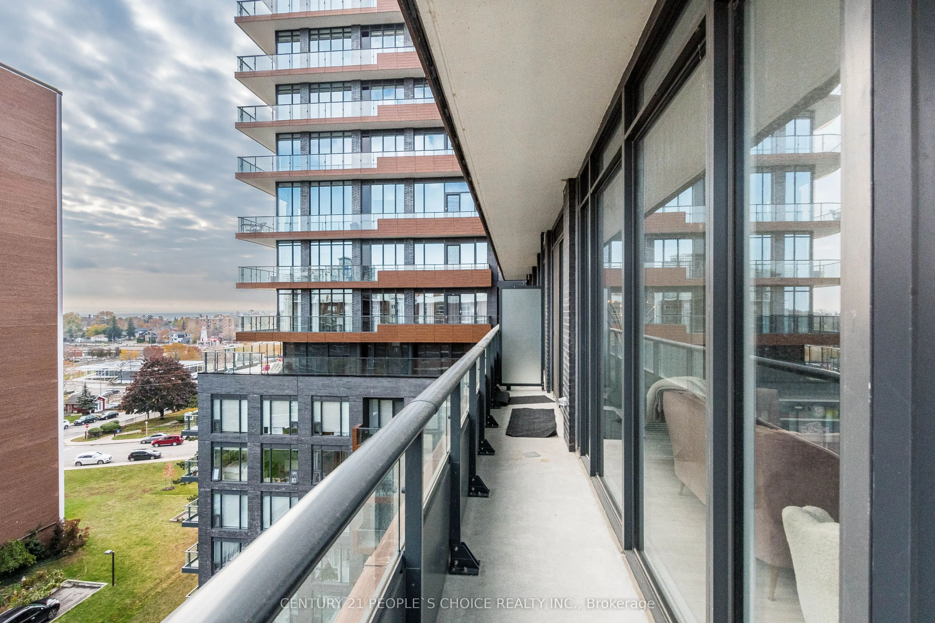 21 Park Street E, #915