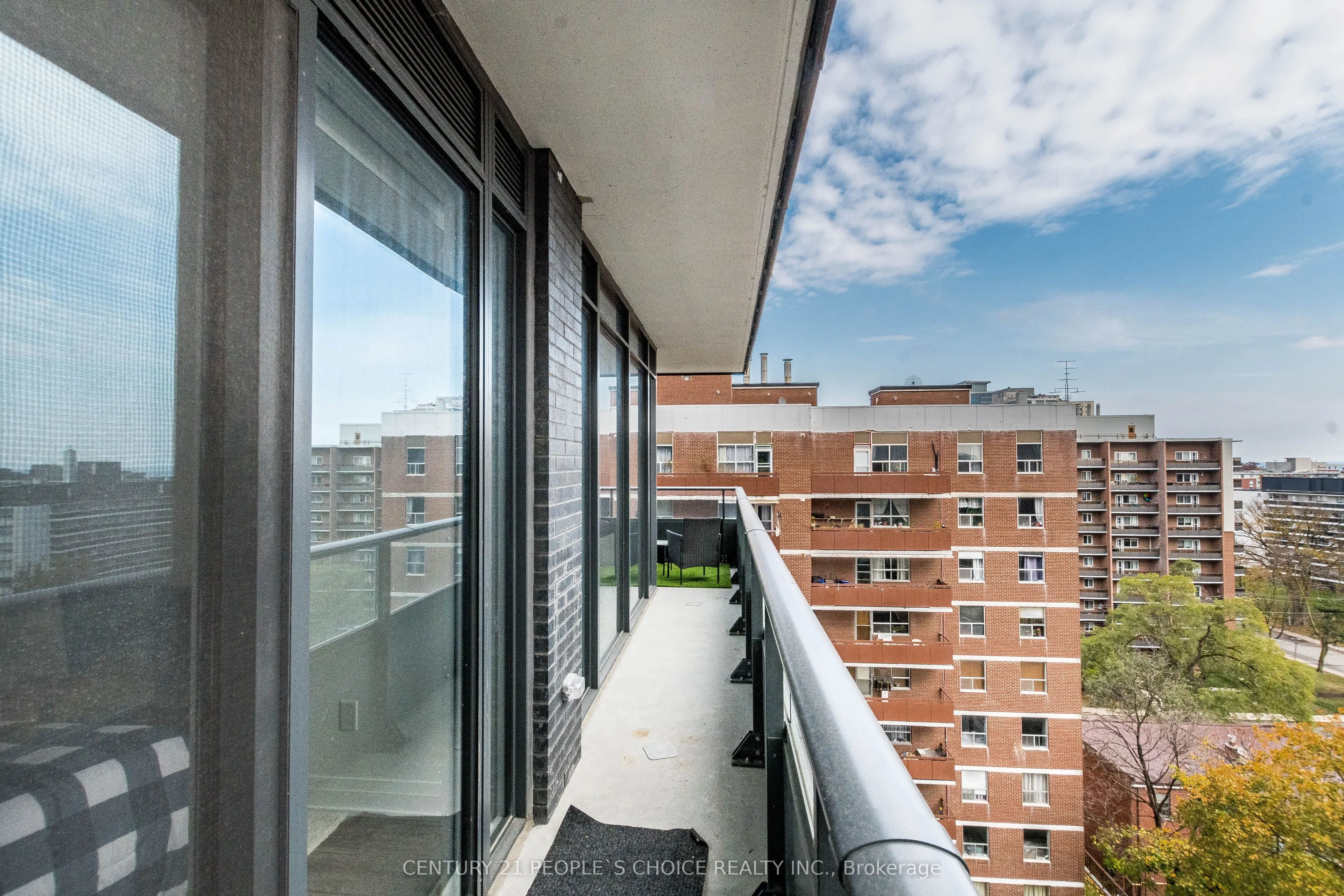 21 Park Street E, #915