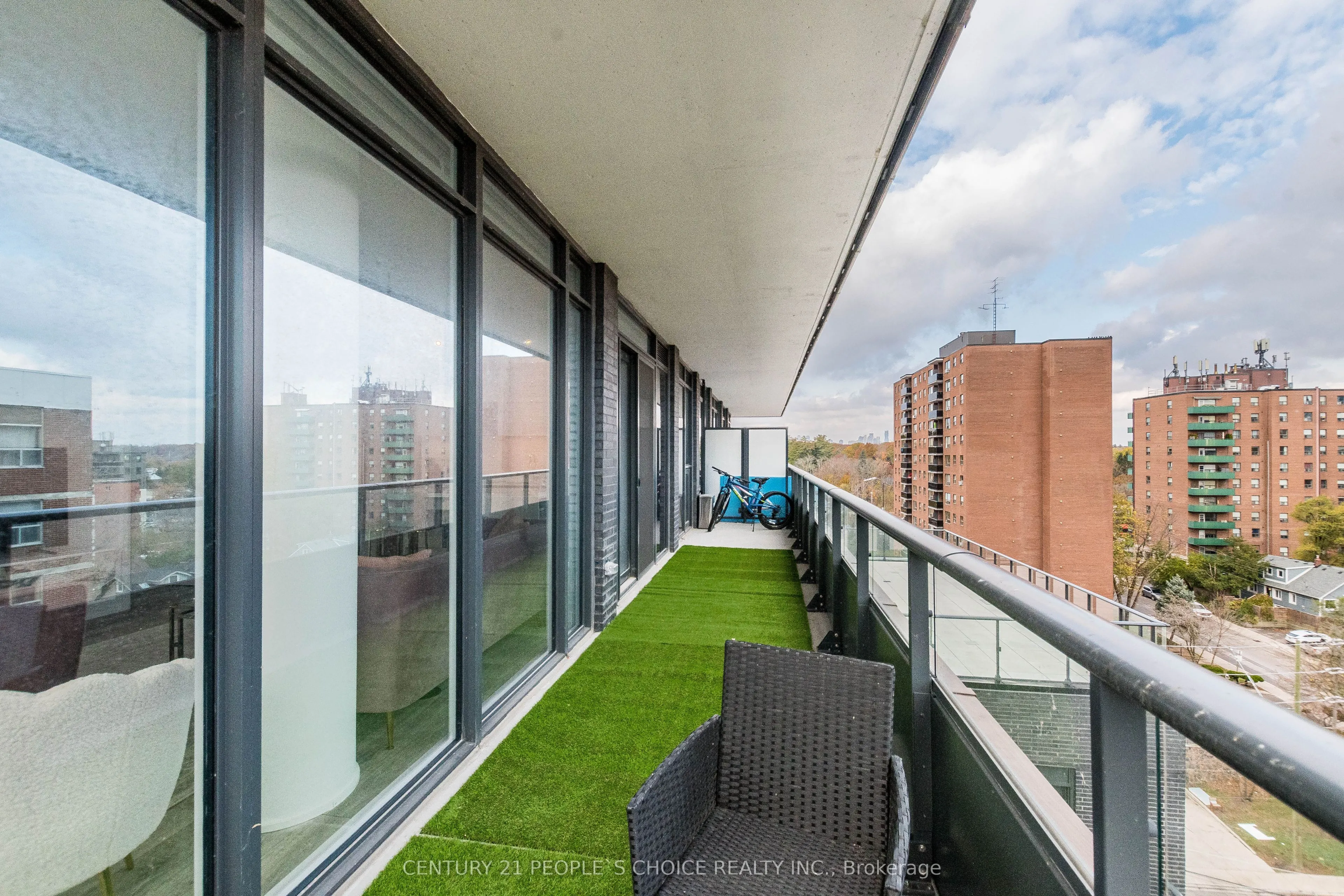 21 Park Street E, #915