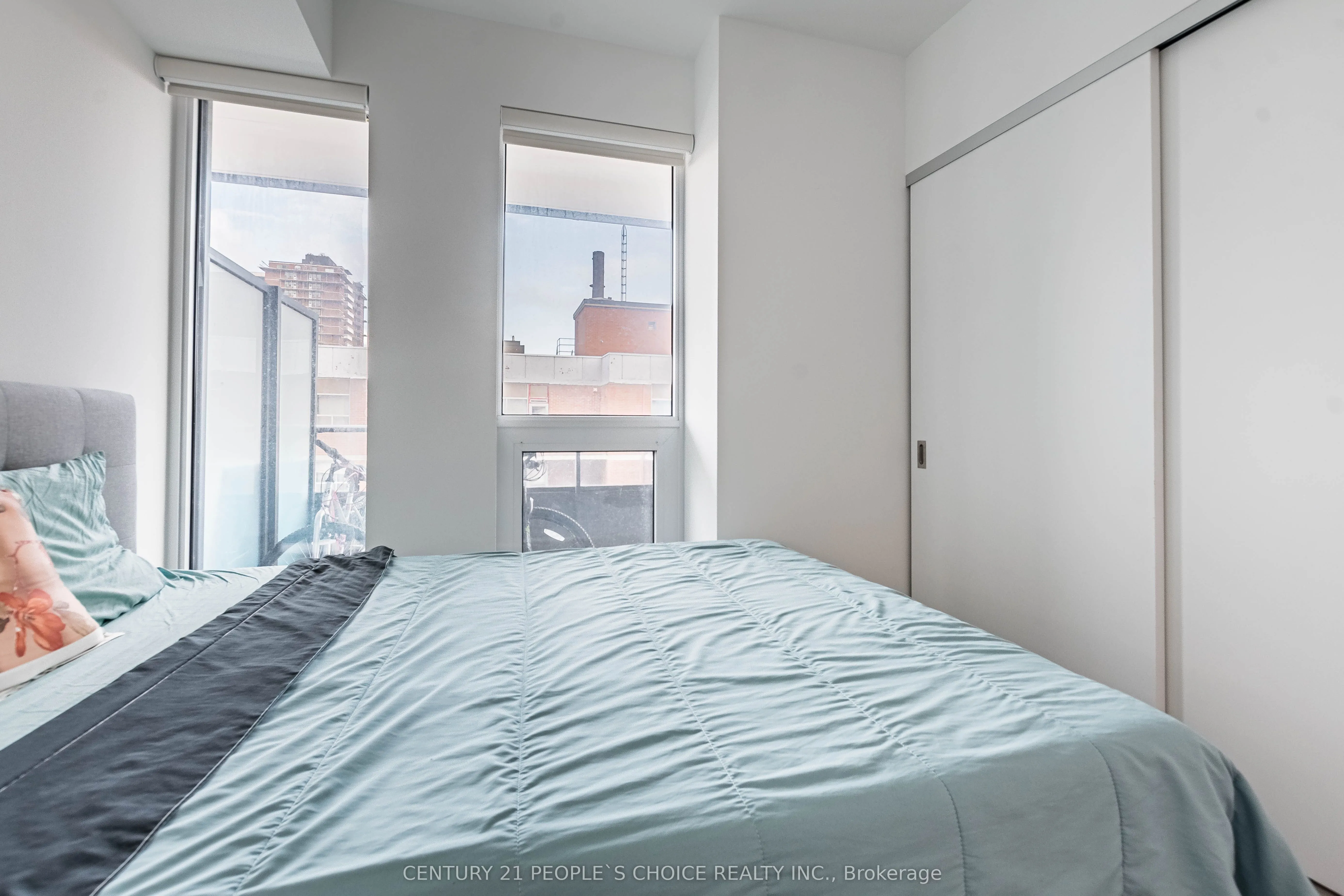 21 Park Street E, #915