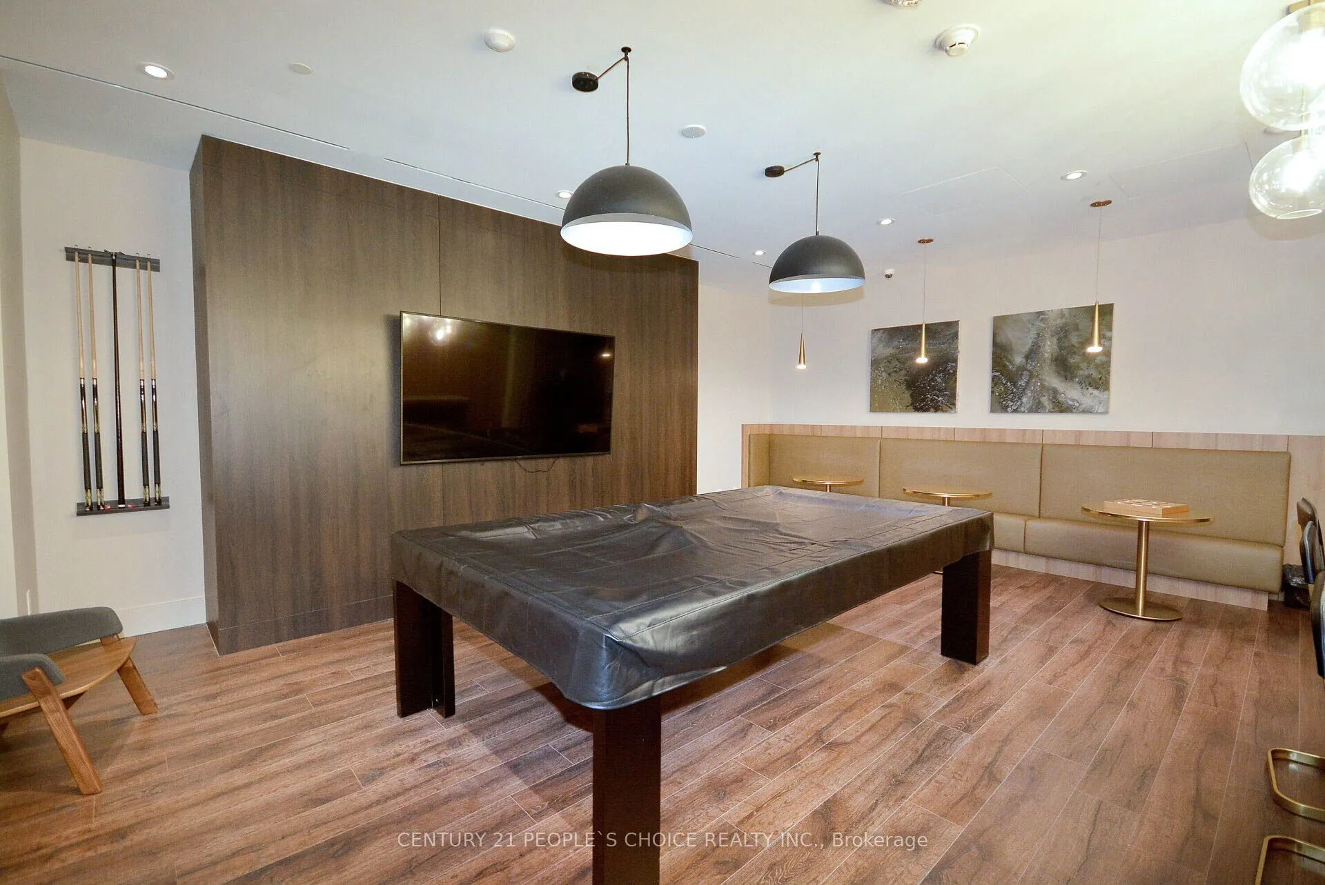 21 Park Street E, #915