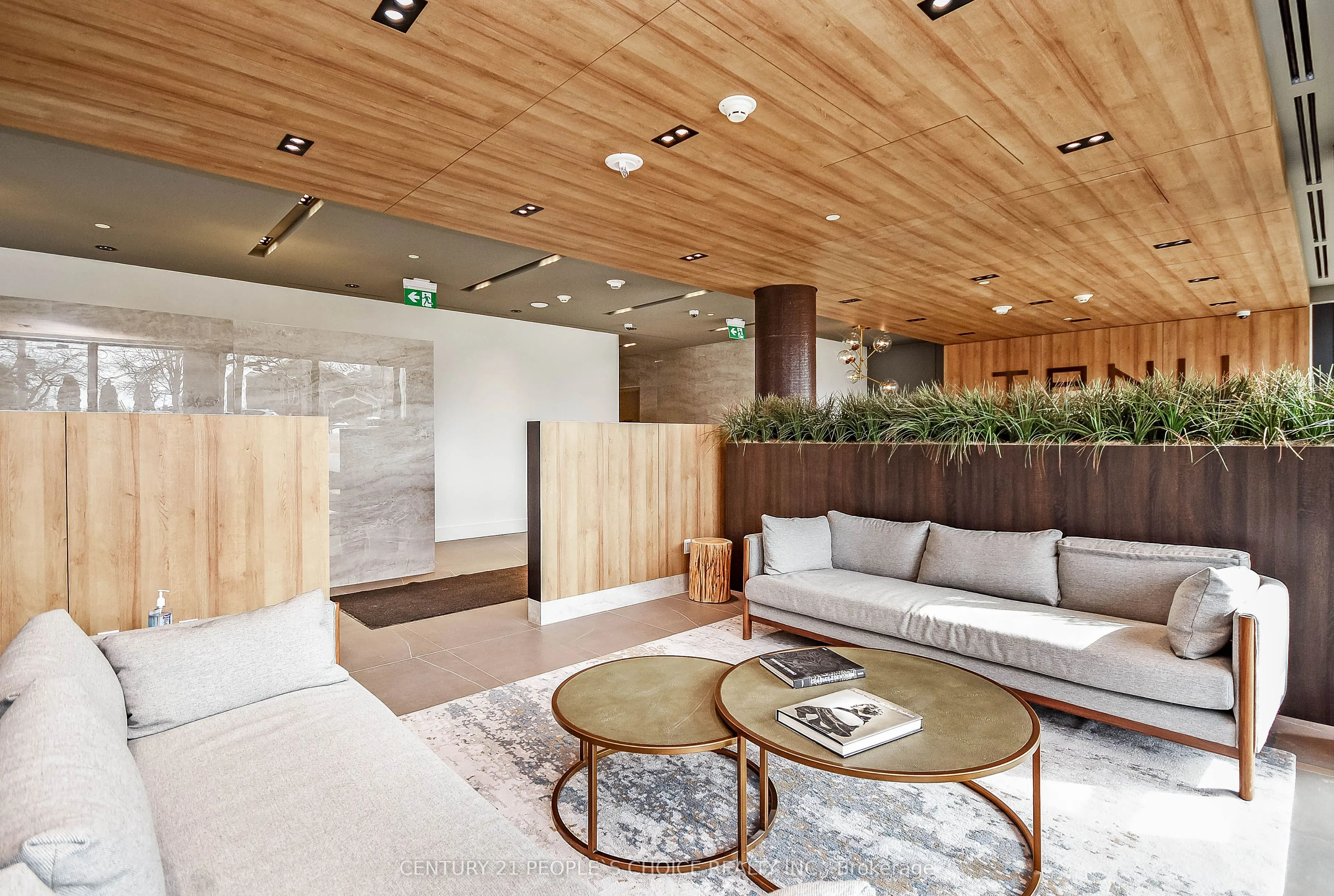 21 Park Street E, #915