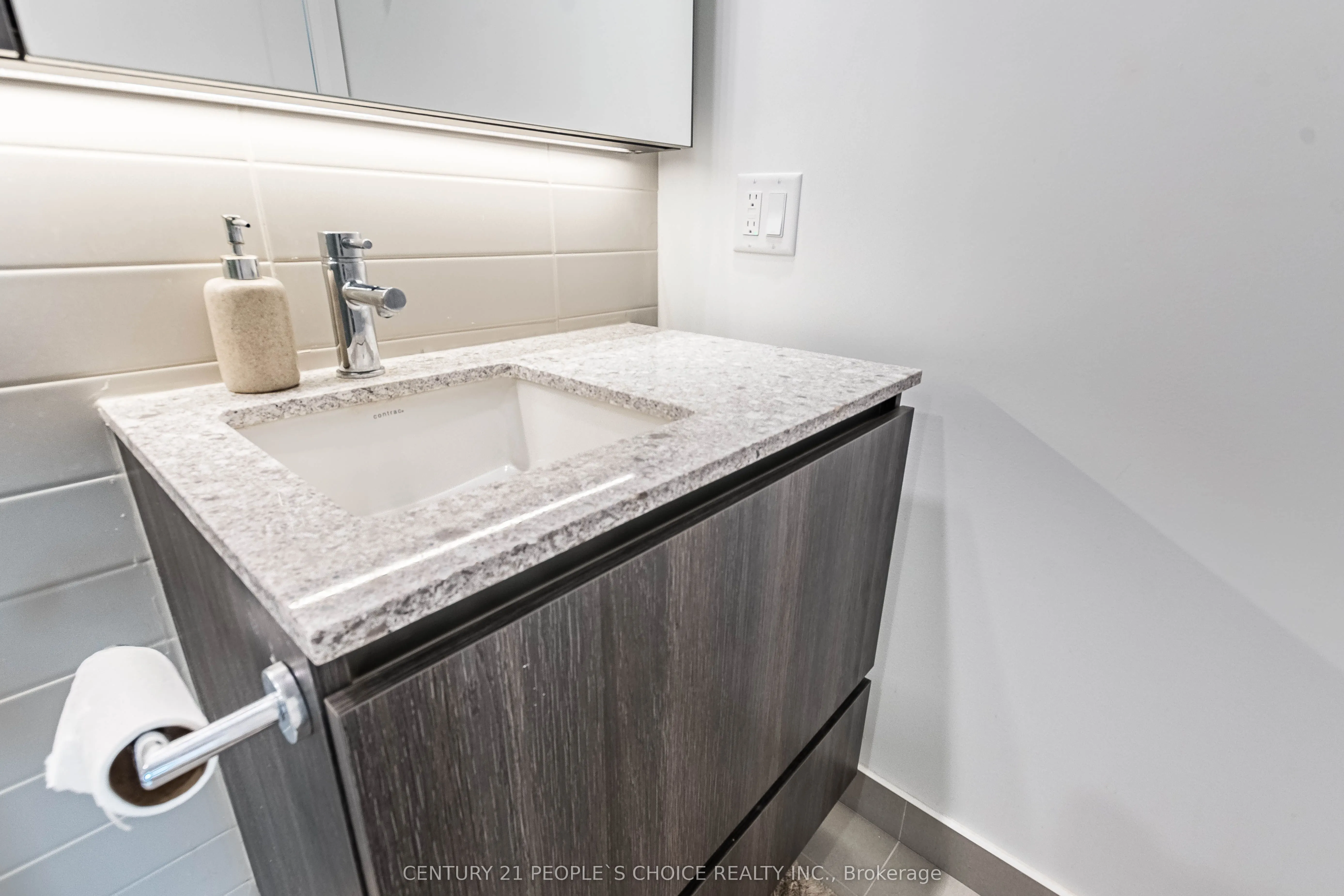 21 Park Street E, #915