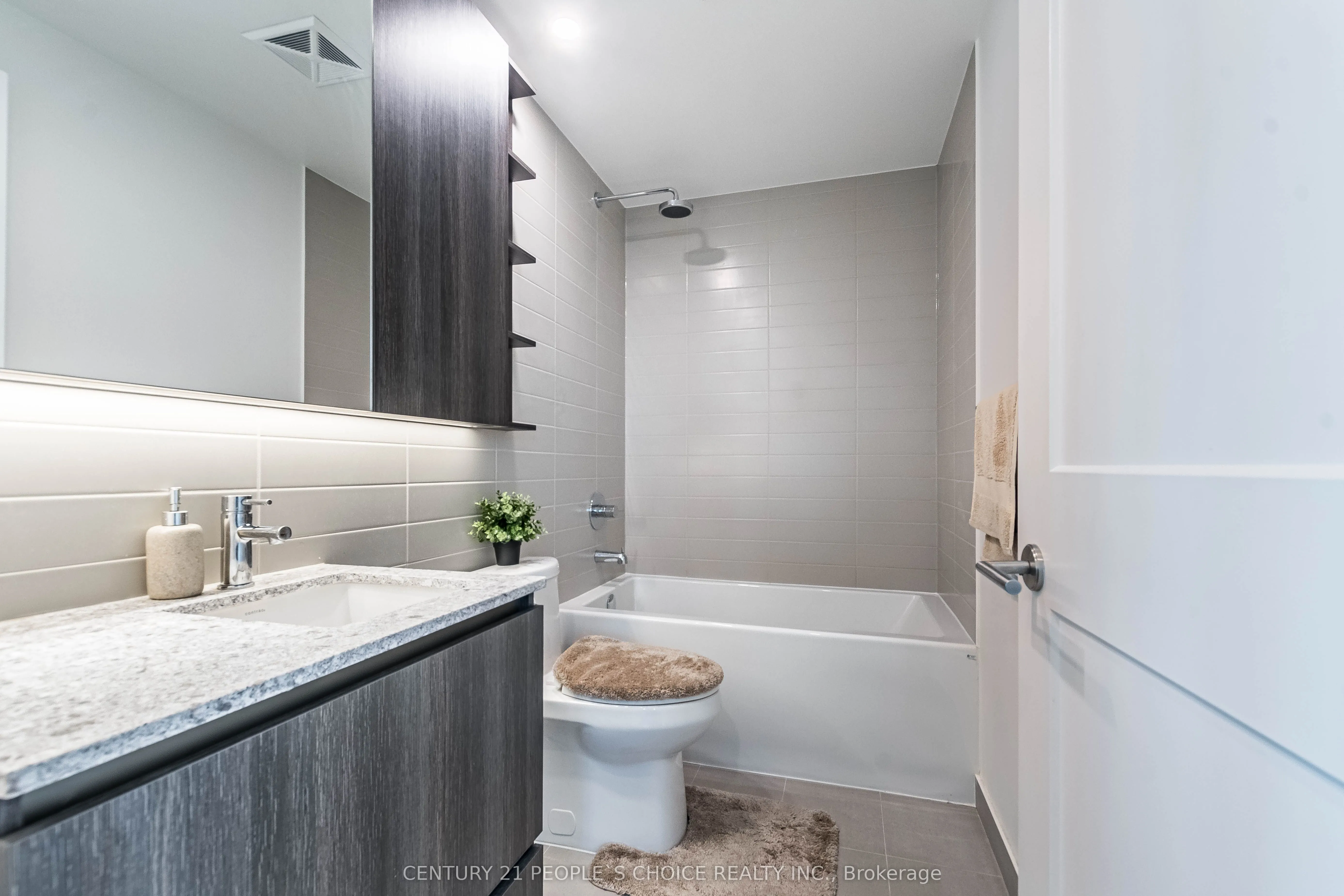 21 Park Street E, #915