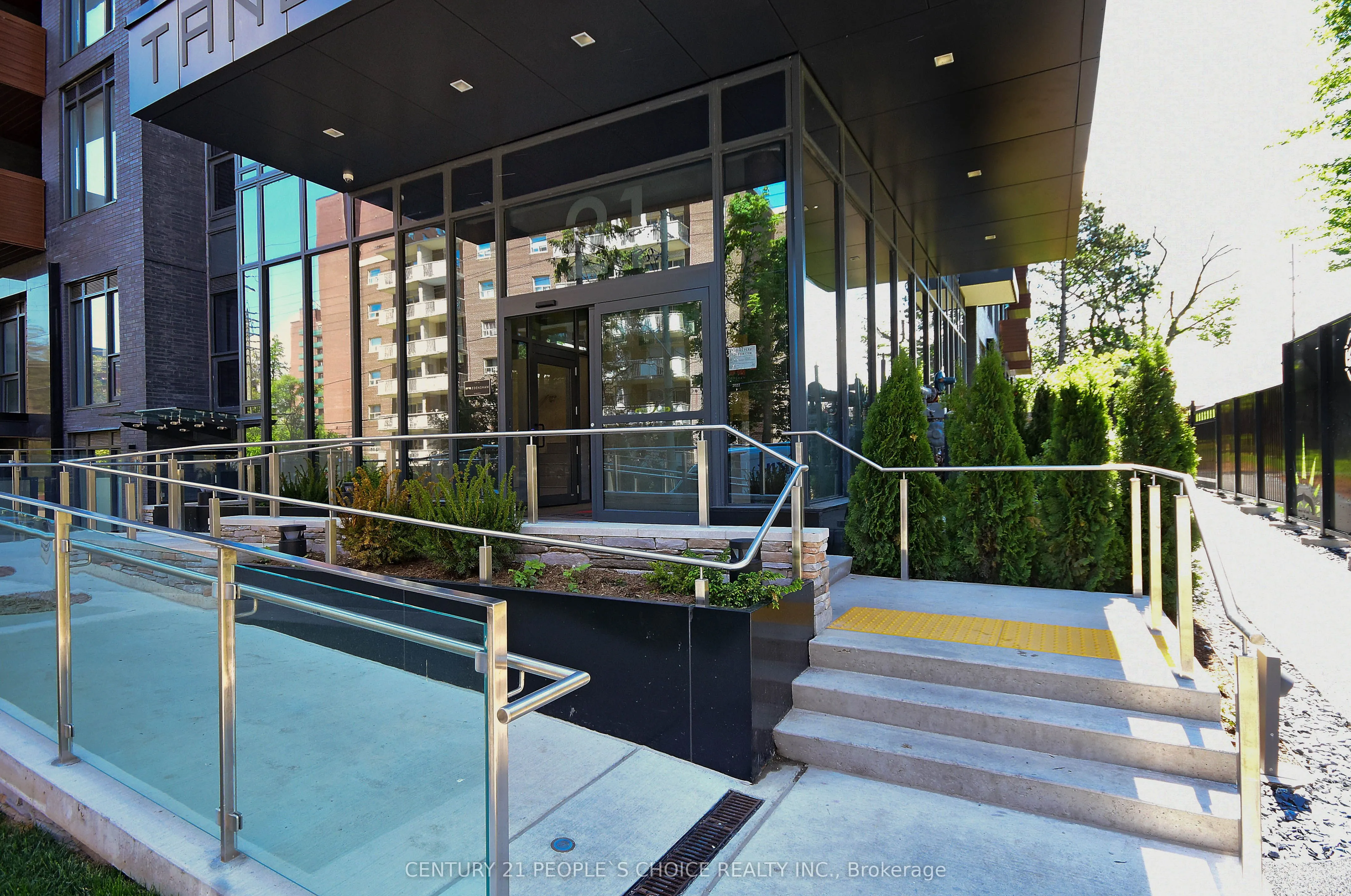 21 Park Street E, #915