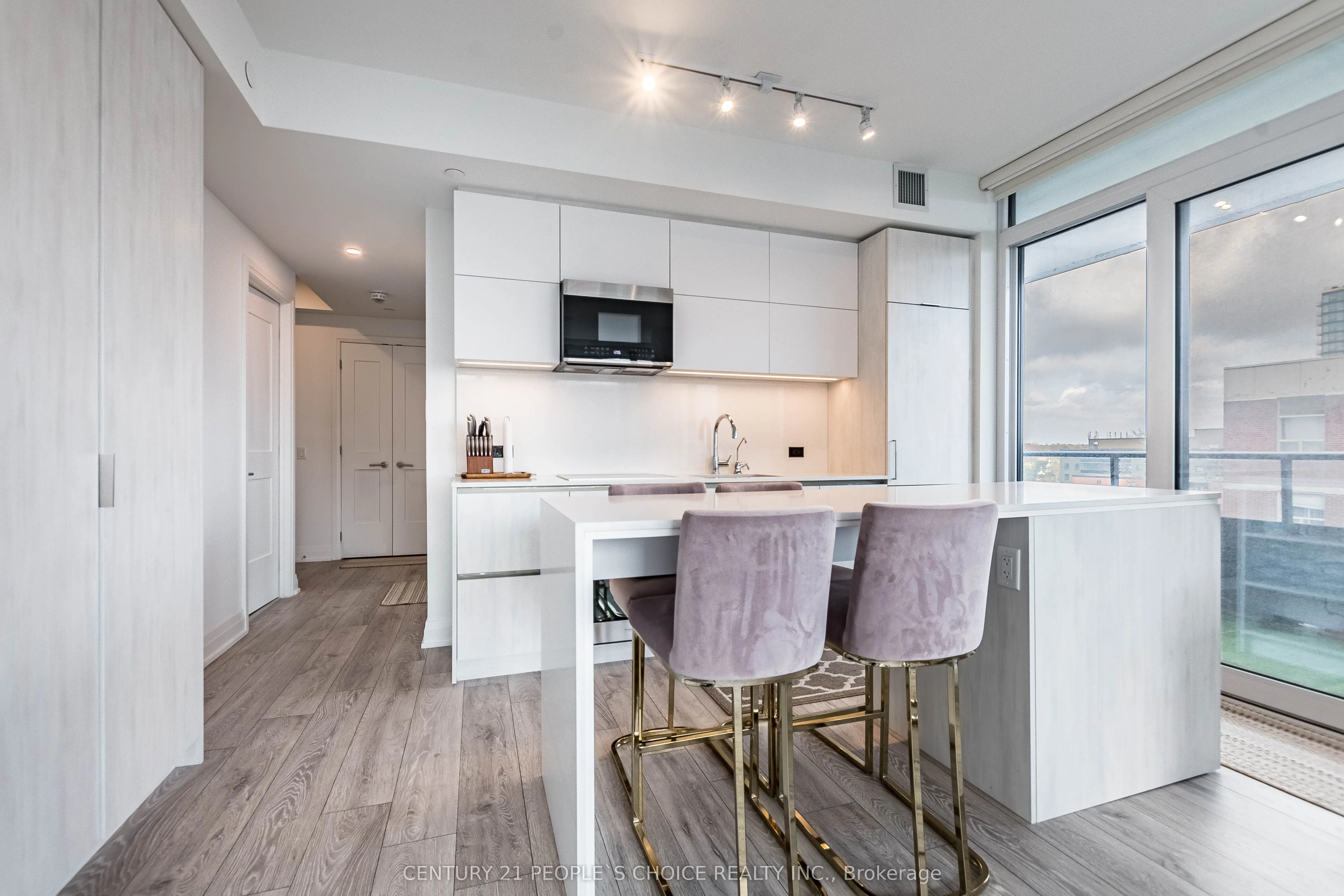 21 Park Street E, #915