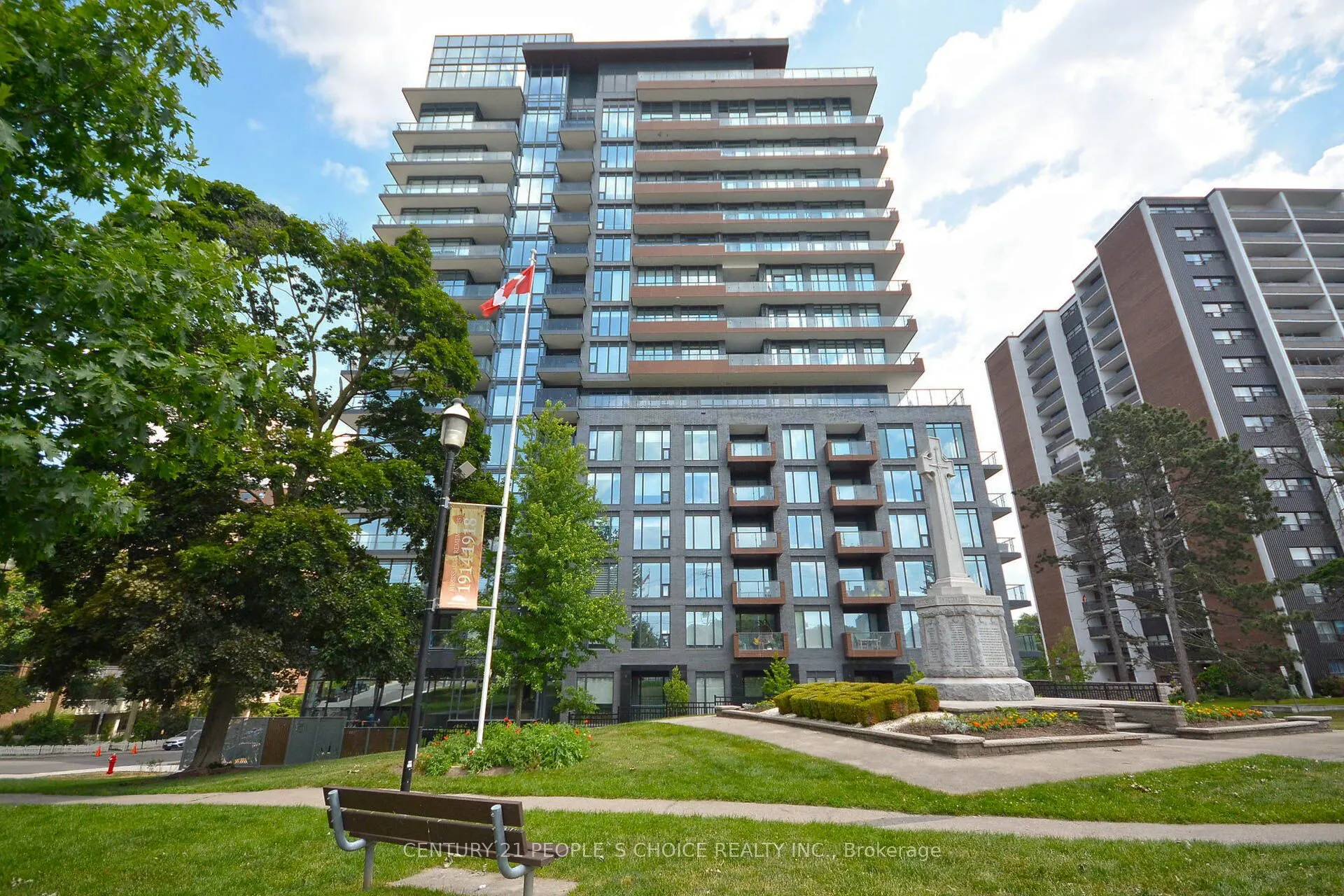 21 Park Street E, #915