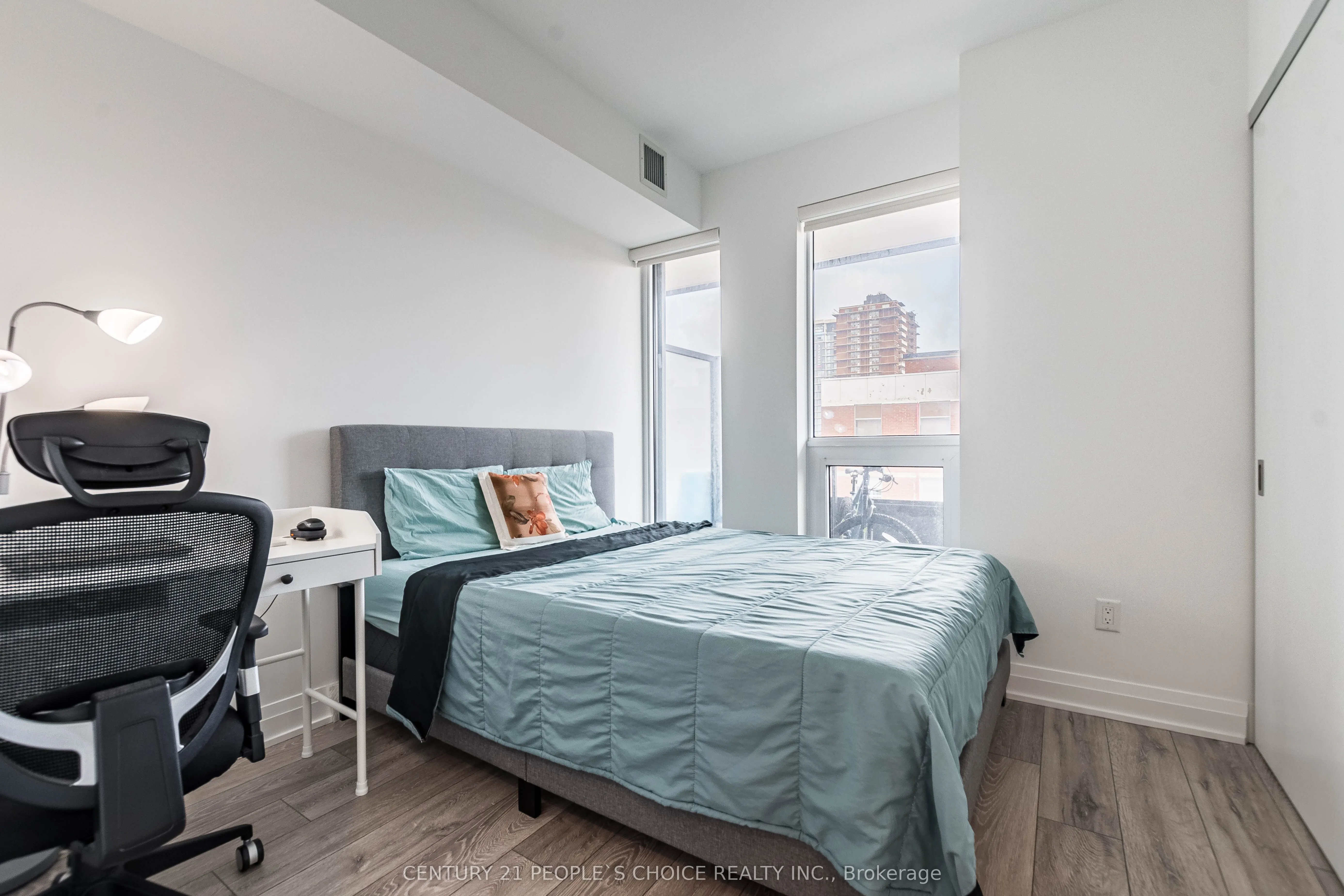 21 Park Street E, #915