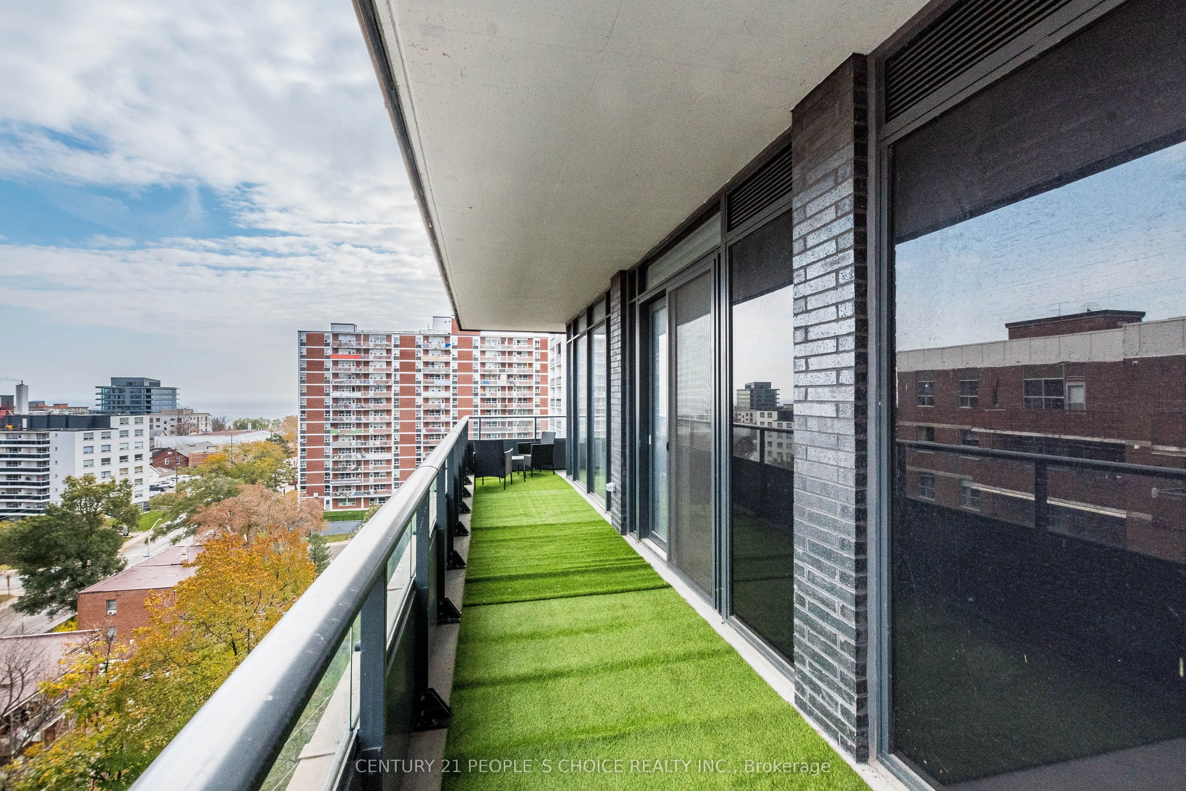 21 Park Street E, #915