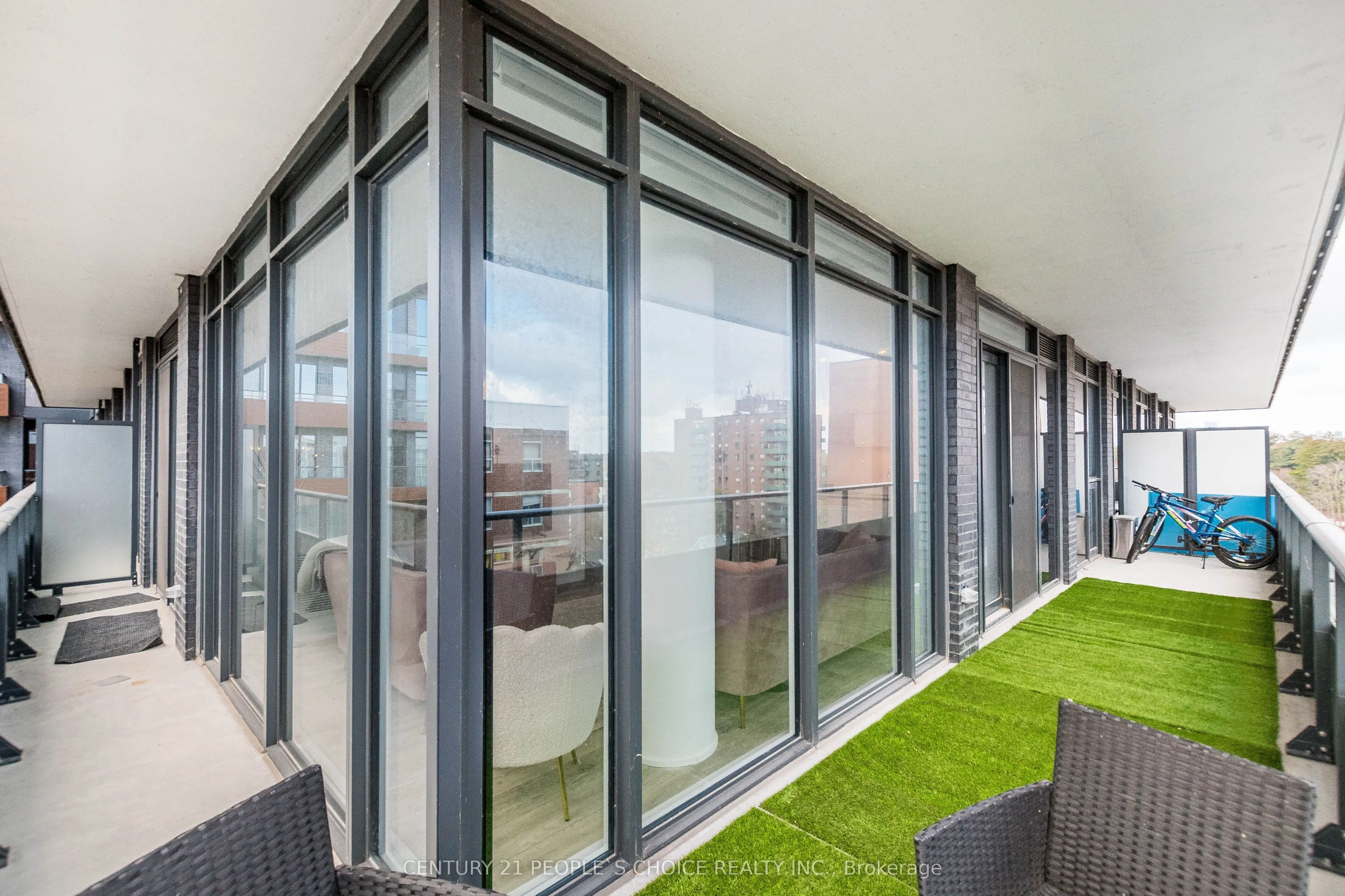 21 Park Street E, #915