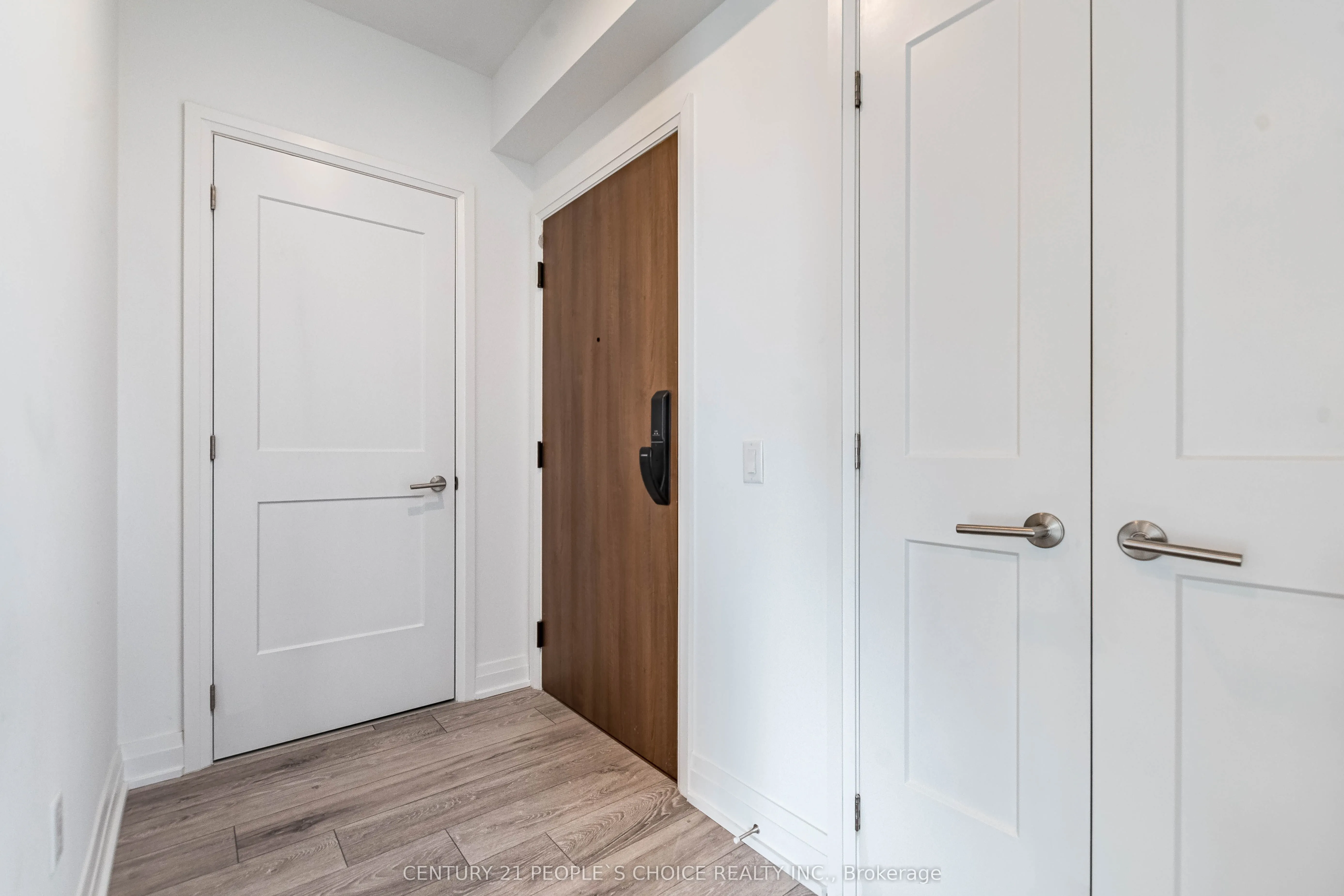 21 Park Street E, #915